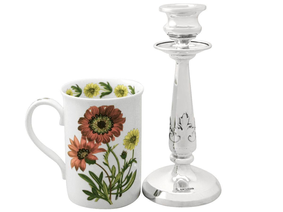 Inglese Antichi candelieri inglesi in argento sterling di Walker & Hall in vendita