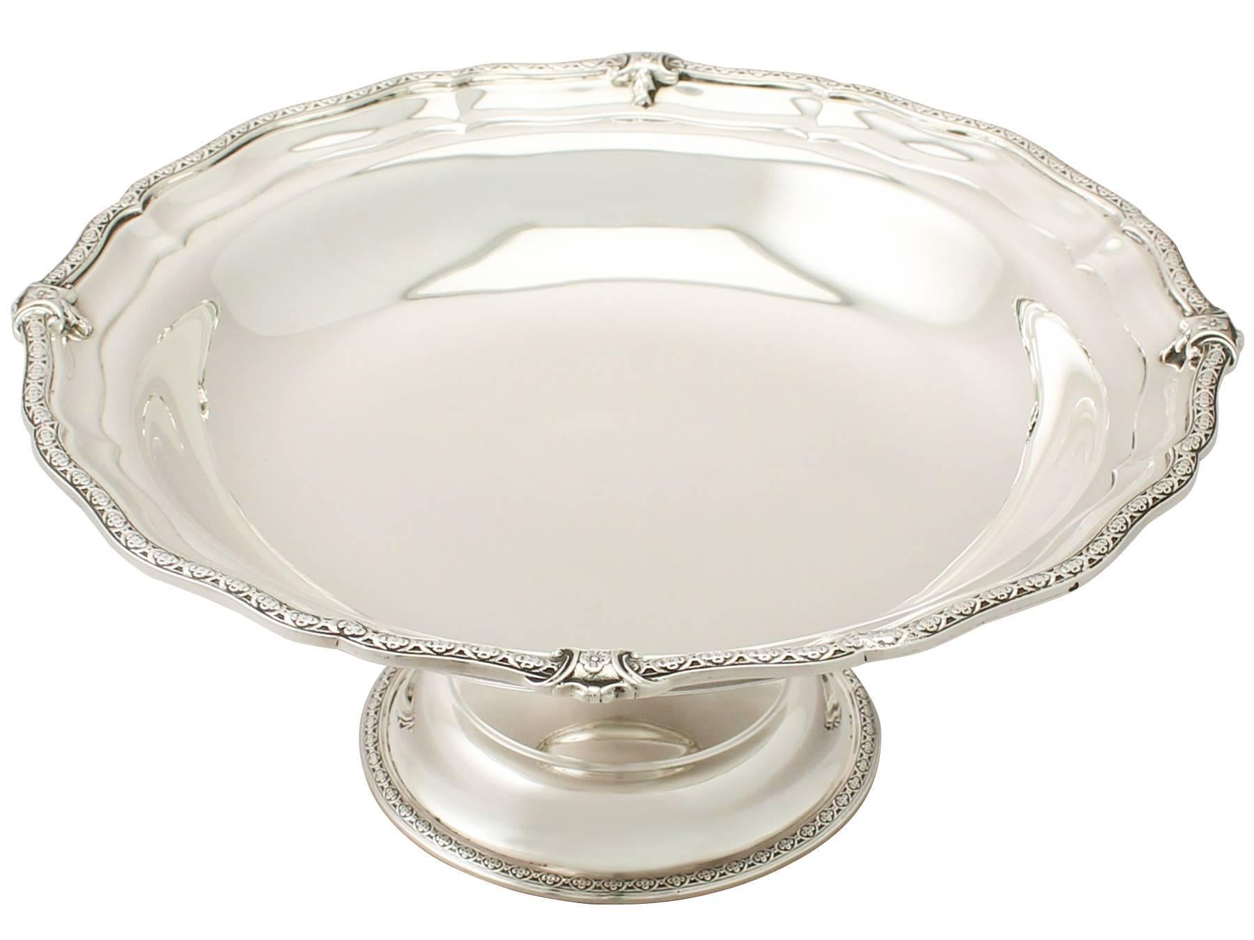 An exceptional, fine and impressive antique George V English sterling silver fruit dish; an addition to our silver dining collection.

This exceptional antique George V sterling silver fruit dish has a circular shaped form onto a cylindrical