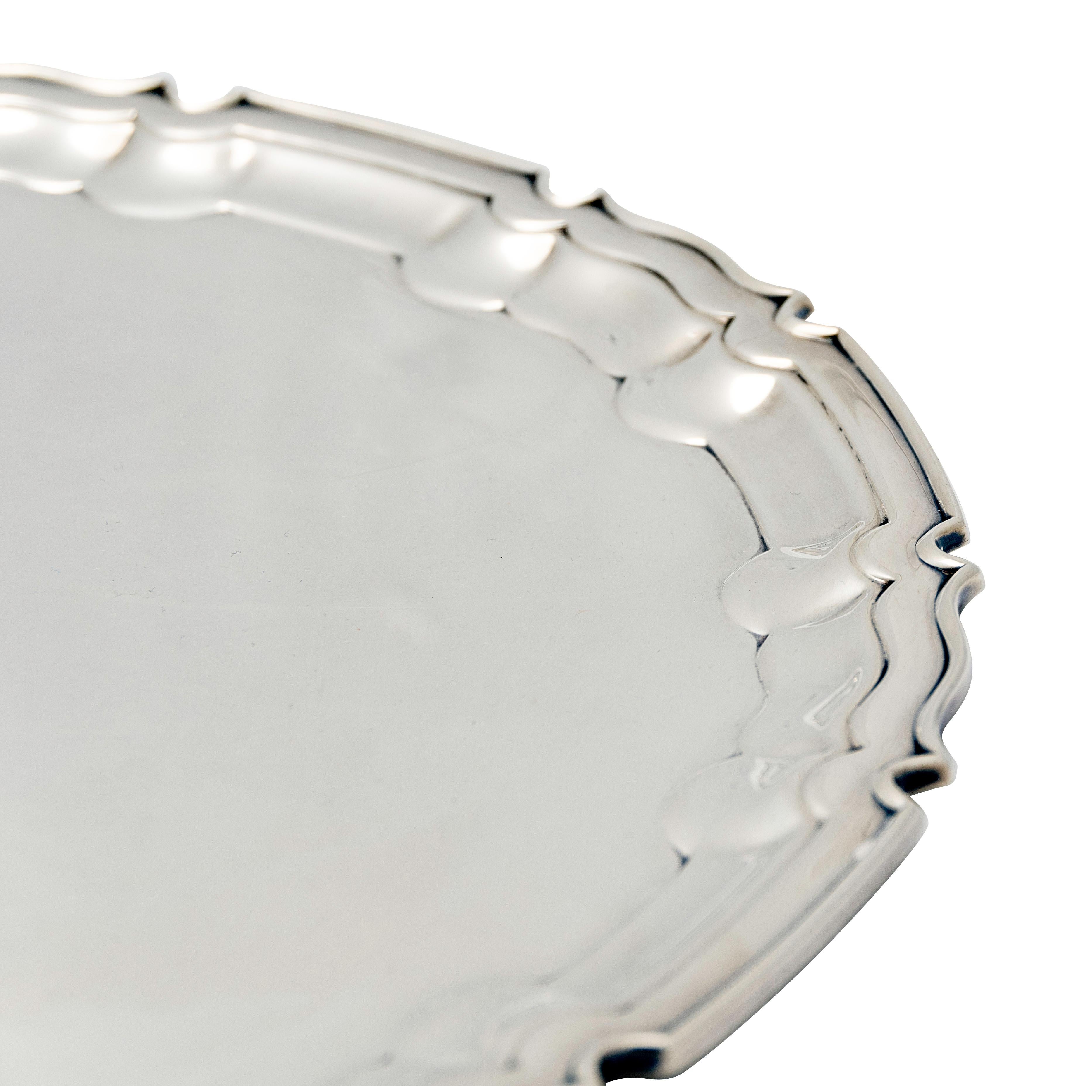 A fine and impressive antique George V English sterling silver salver by William Hutton & Sons LTD (Sheffield, 1930), an addition to our silver dining collection.

This gorgeous salver has very few light scratches, but they do not distract from