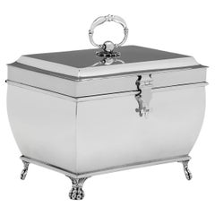 Antique George V silver box made by Robert Frederick Fox in London in 1913