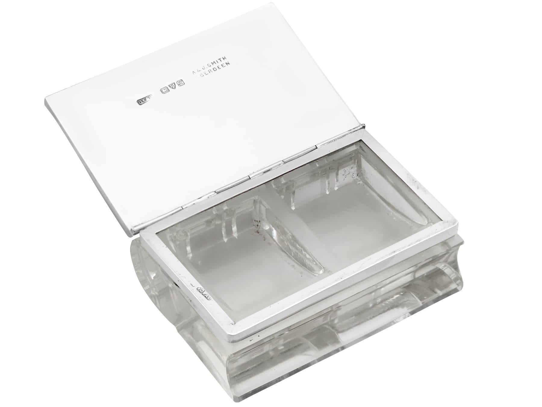 Caja antigua para sellos de plata de ley y cristal de Jorge V en venta 4