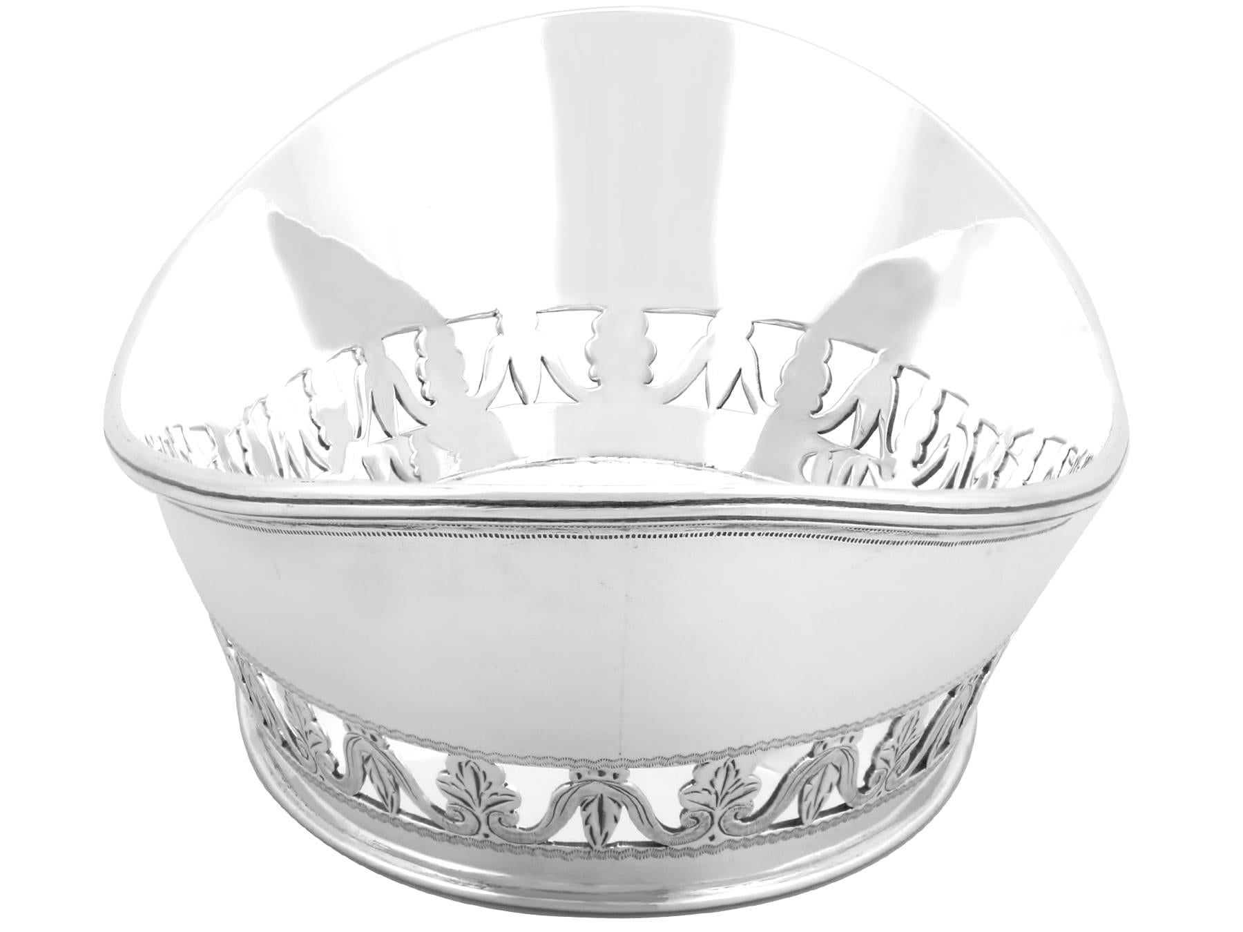 Antico piatto da pane in argento sterling Giorgio V (1910) In condizioni ottime in vendita a Jesmond, Newcastle Upon Tyne