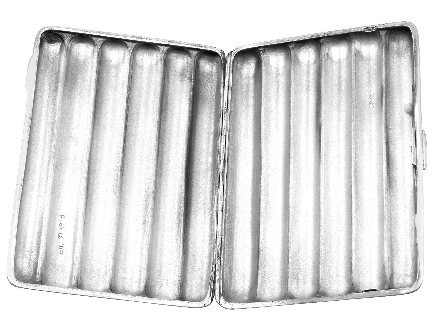 Mid-20th Century Antique English Sterling Silver Cigar / Cheroot Case For Sale