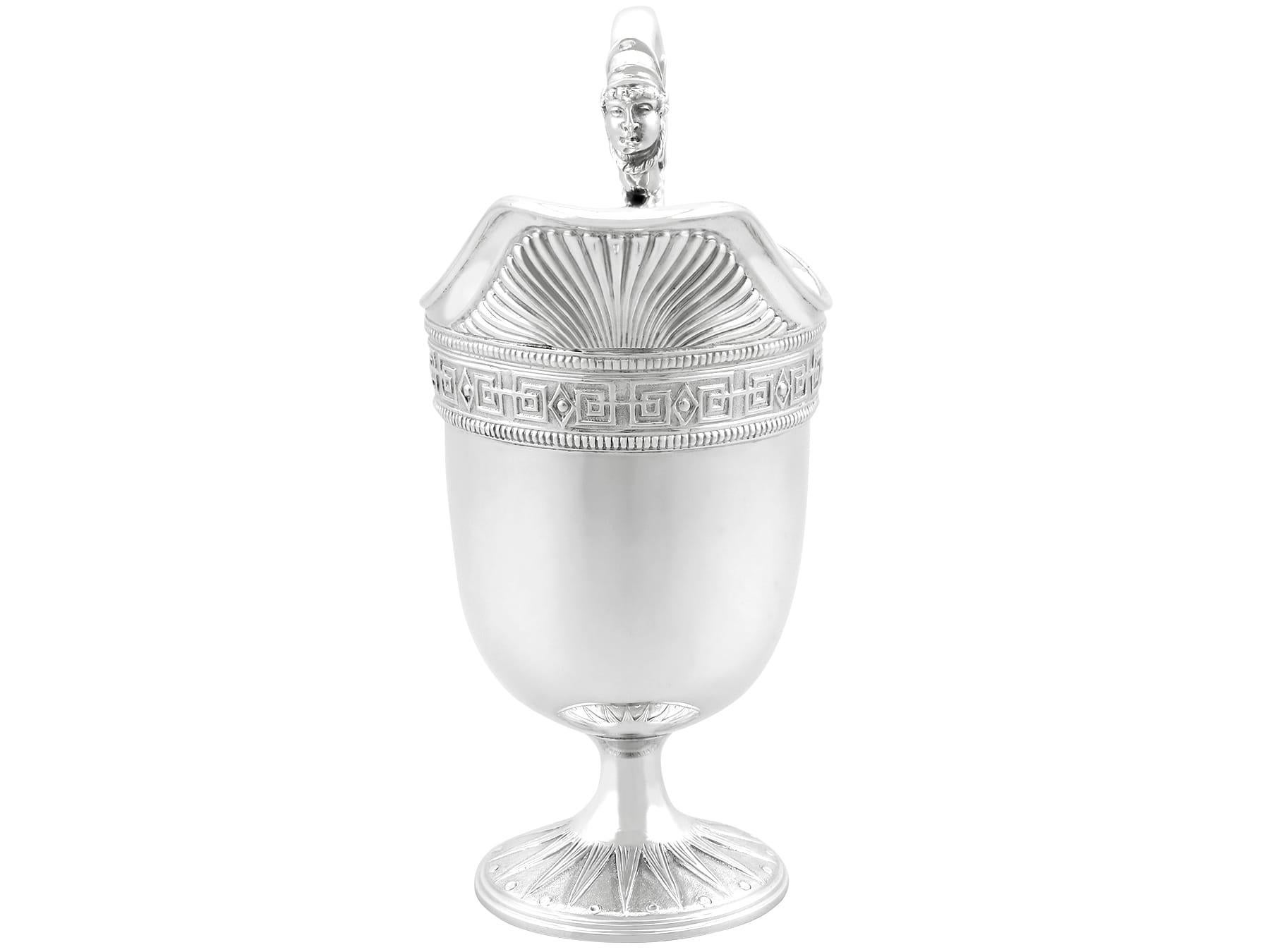 Antique George V Sterling Silver Cream/Water Jug (1912) In Excellent Condition For Sale In Jesmond, Newcastle Upon Tyne