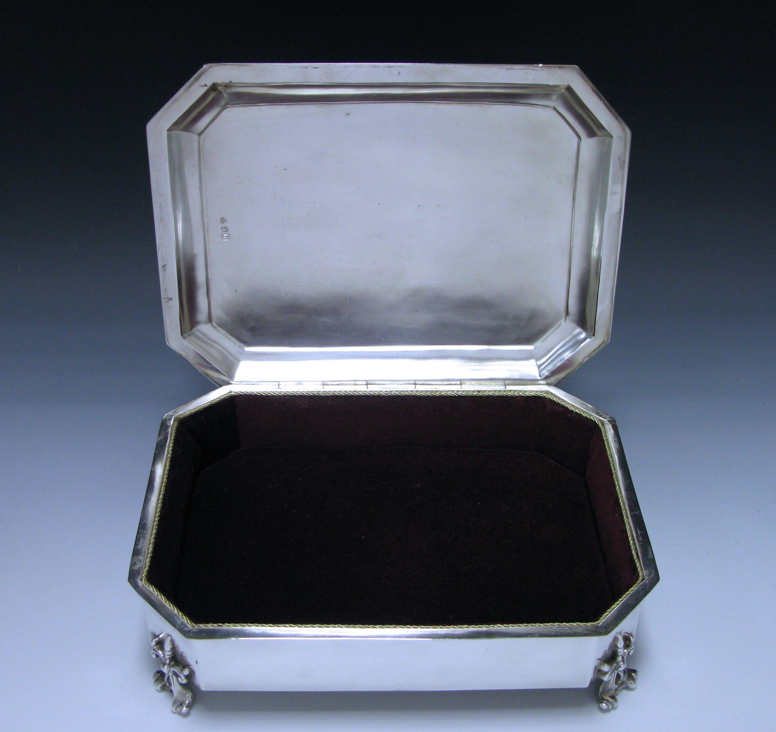 Antique George v Sterling Silver Dressing Table, Jewellery Box Made 1917 In Good Condition For Sale In London, GB
