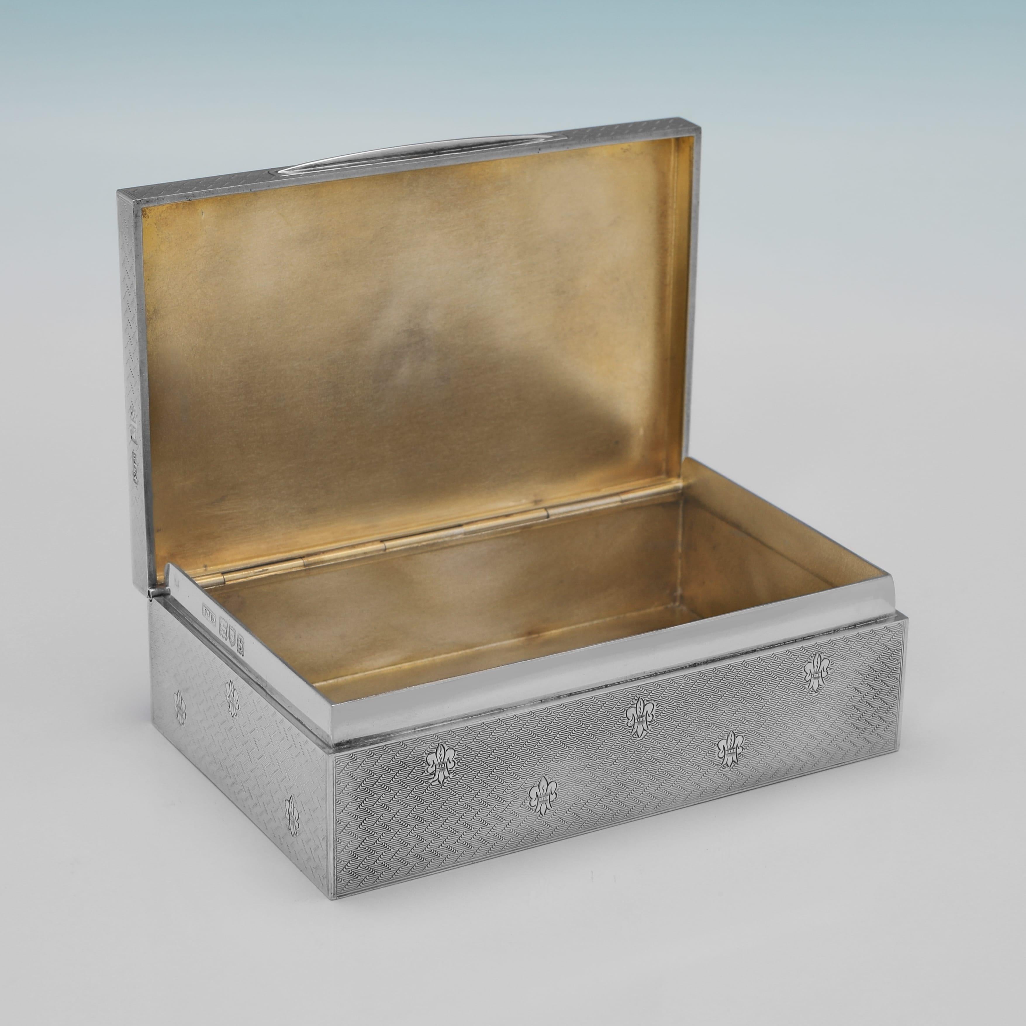 Edoardiano Antico cofanetto in argento sterling George V Engine Turned Box di Finnigans Ltd., 1913 in vendita