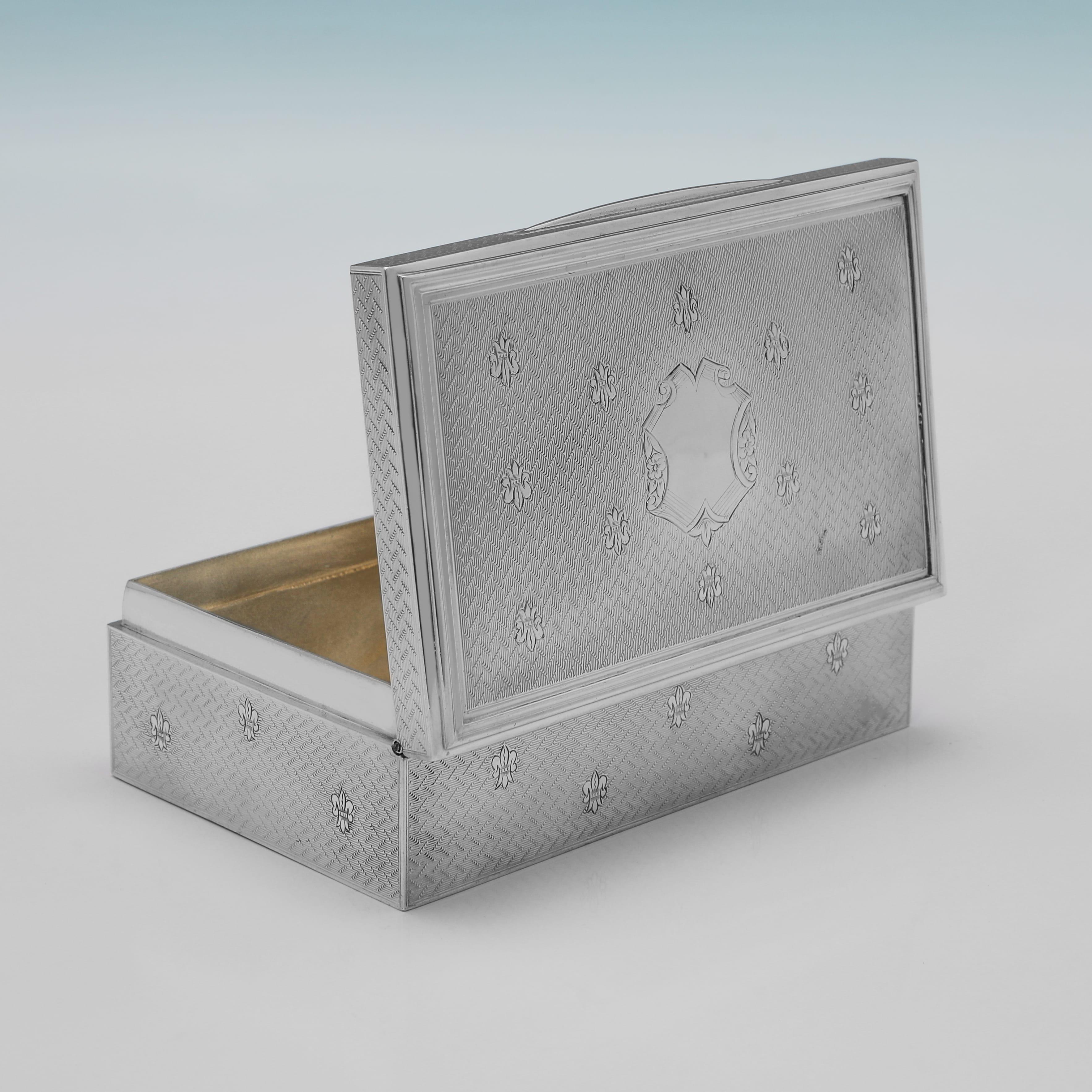 Inglese Antico cofanetto in argento sterling George V Engine Turned Box di Finnigans Ltd., 1913 in vendita