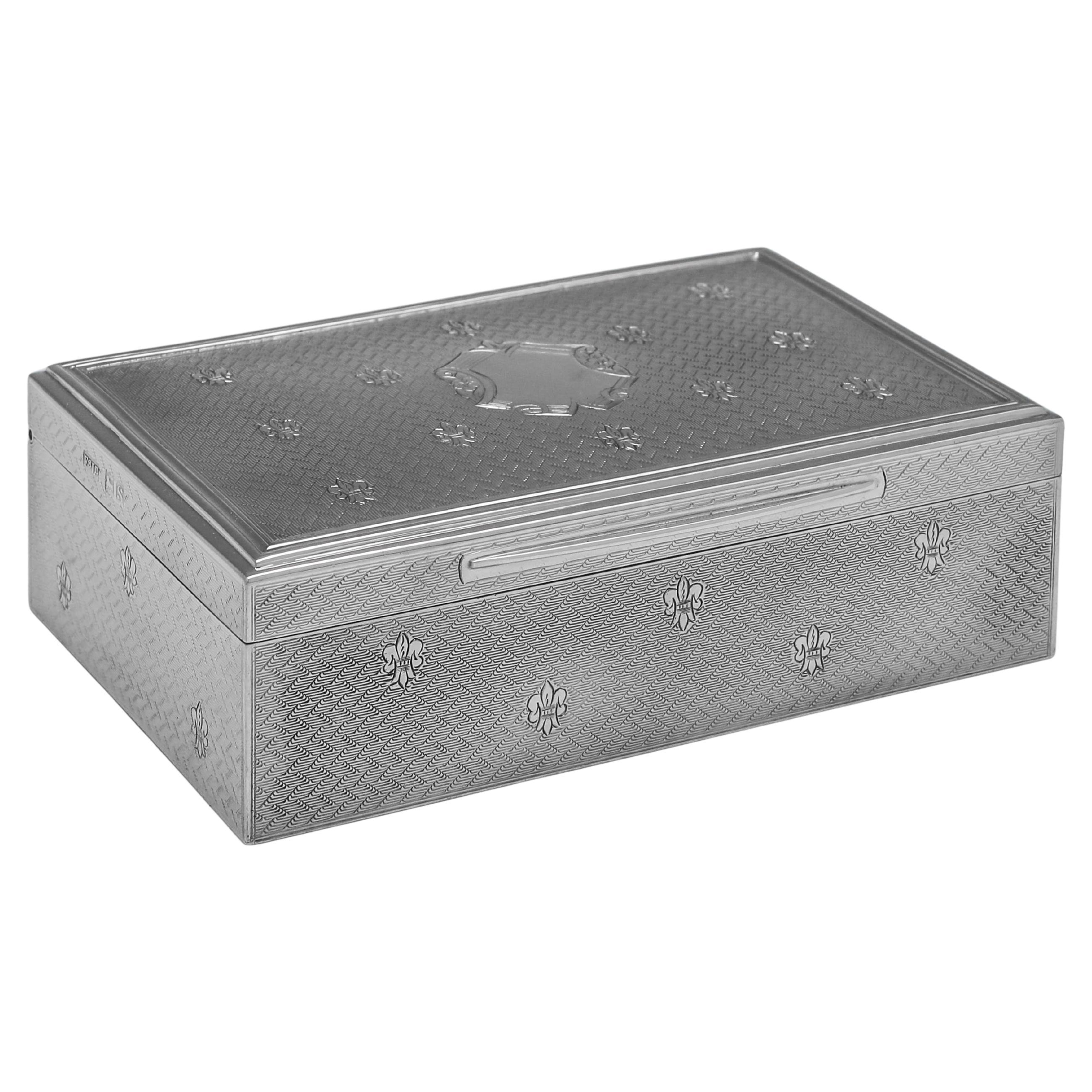 Antico cofanetto in argento sterling George V Engine Turned Box di Finnigans Ltd., 1913 in vendita