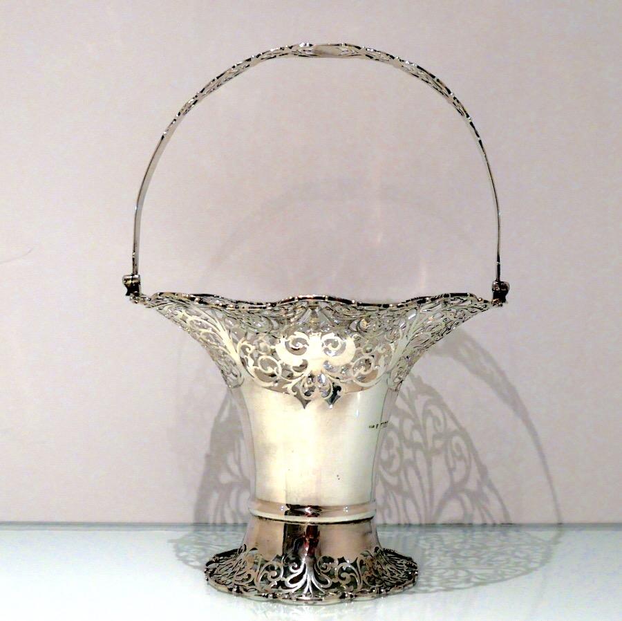Modern Antique George V Sterling Silver Flower Basket London 1911 Henry Birks & Sons For Sale