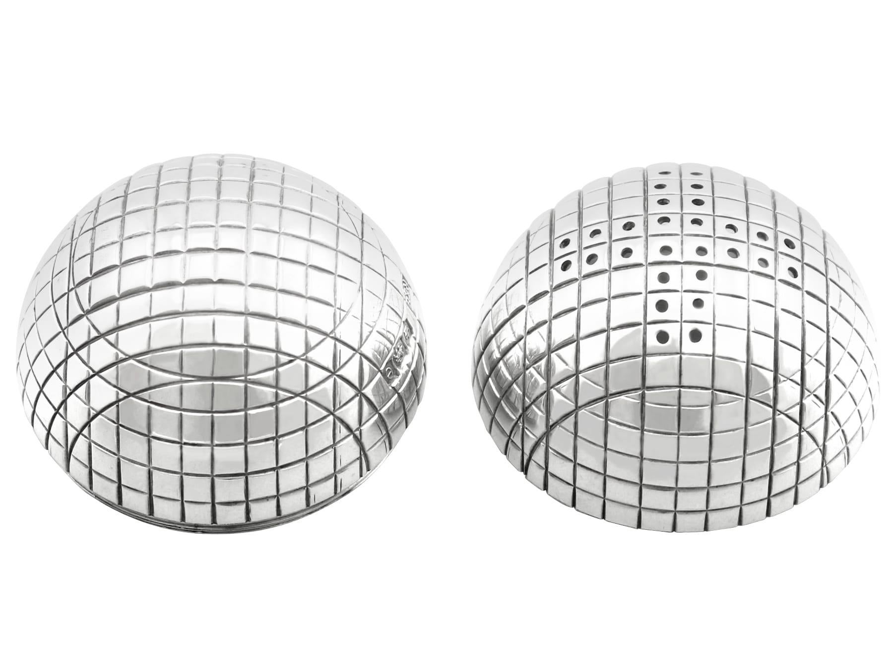 Pimientos antiguos para pelotas de golf de plata de ley Jorge V (1922) en venta 1
