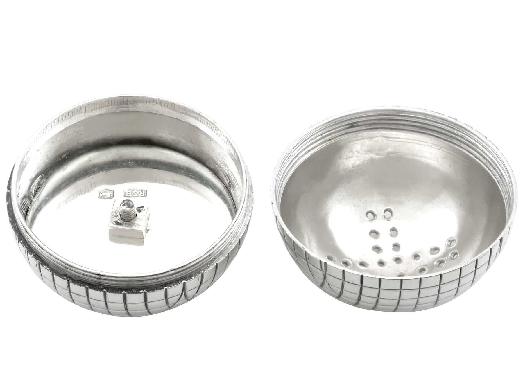 Pimientos antiguos para pelotas de golf de plata de ley Jorge V (1922) en venta 2