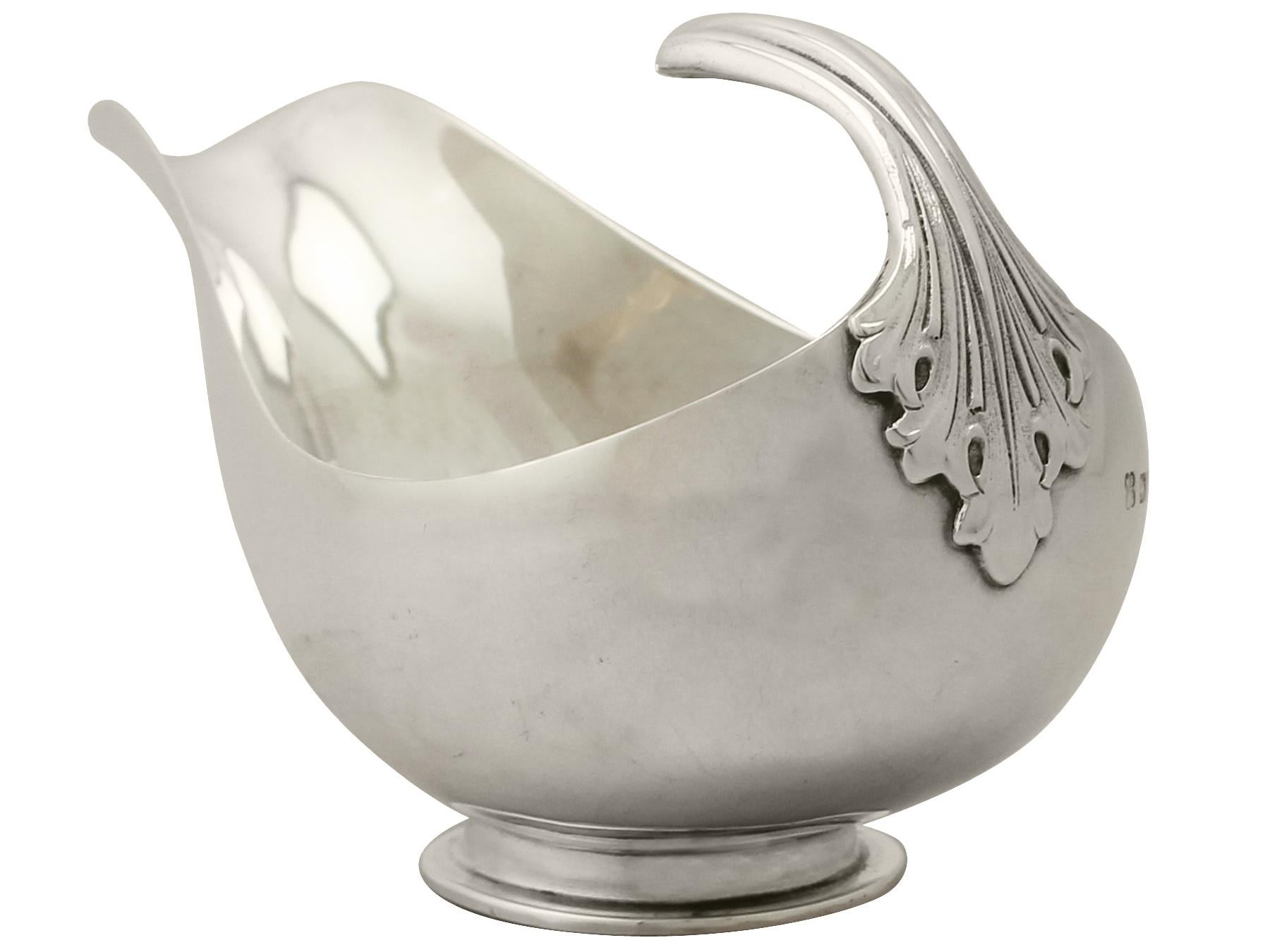 Antique George V Sterling Silver Gravy Boat by William Bruford & Son Ltd In Excellent Condition In Jesmond, Newcastle Upon Tyne