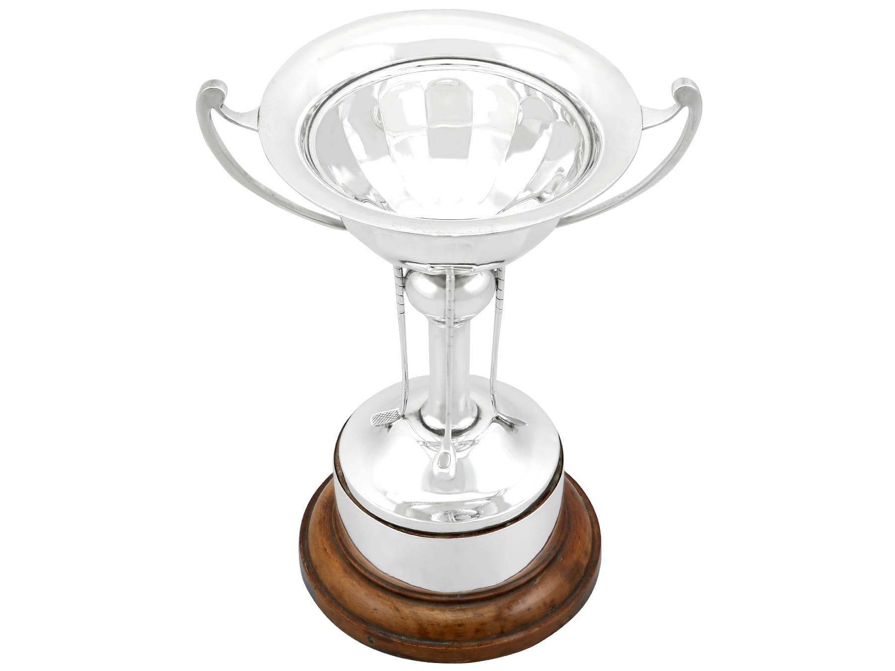 An exceptional, fine and impressive antique George V English sterling silver golf theme trophy cup; an addition to our ornamental office silverware collection

This exceptional antique George V sterling silver trophy cup has a circular rounded form