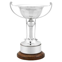 Coupe de trophée de présentation en argent sterling George V sur le thème du golf