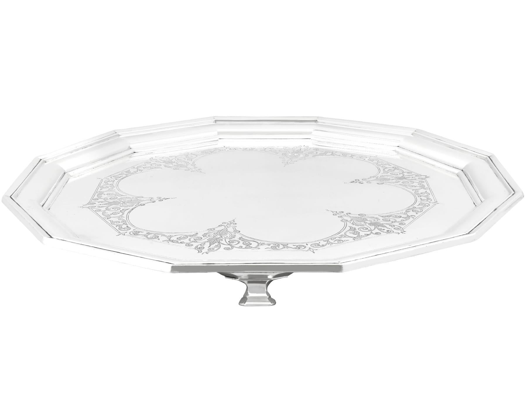 Antique George V Sterling Silver Salver (1925) In Excellent Condition For Sale In Jesmond, Newcastle Upon Tyne