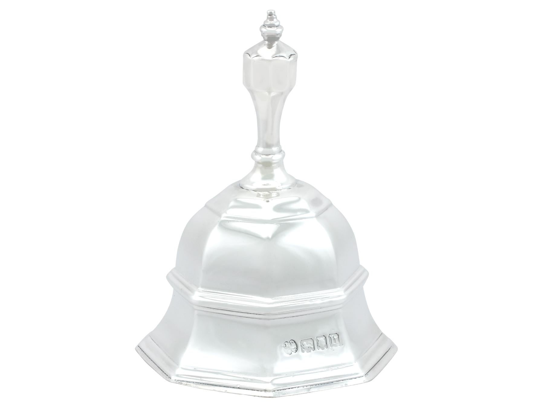 J Parkes & Co Antique Sterling Silver Table Bell (1917) In Excellent Condition For Sale In Jesmond, Newcastle Upon Tyne