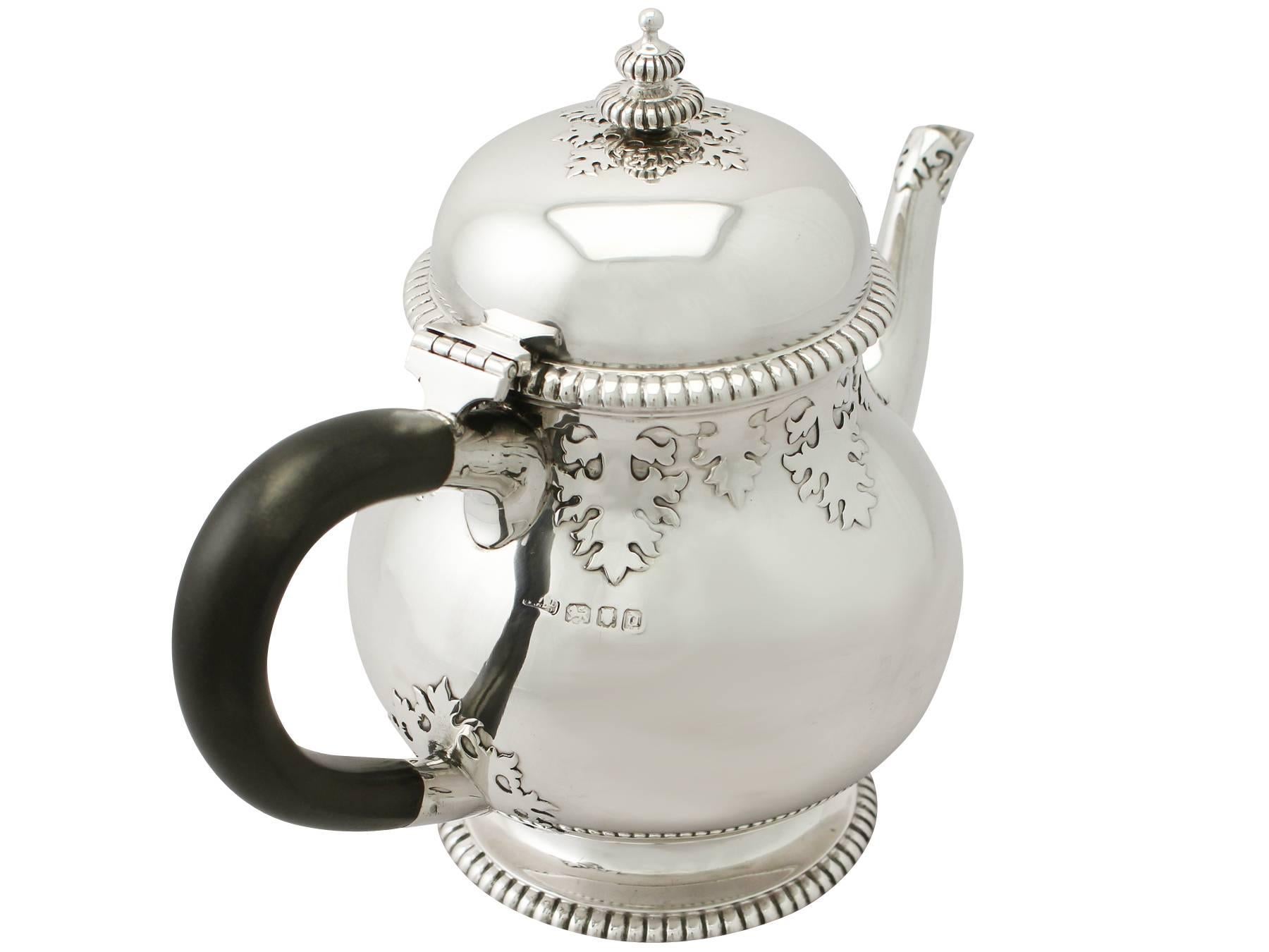 An exceptional, fine and impressive antique George V English sterling silver teapot; an addition to the silver teaware collection.

This exceptional George V English sterling silver teapot has a baluster shaped form.

The surface of this English