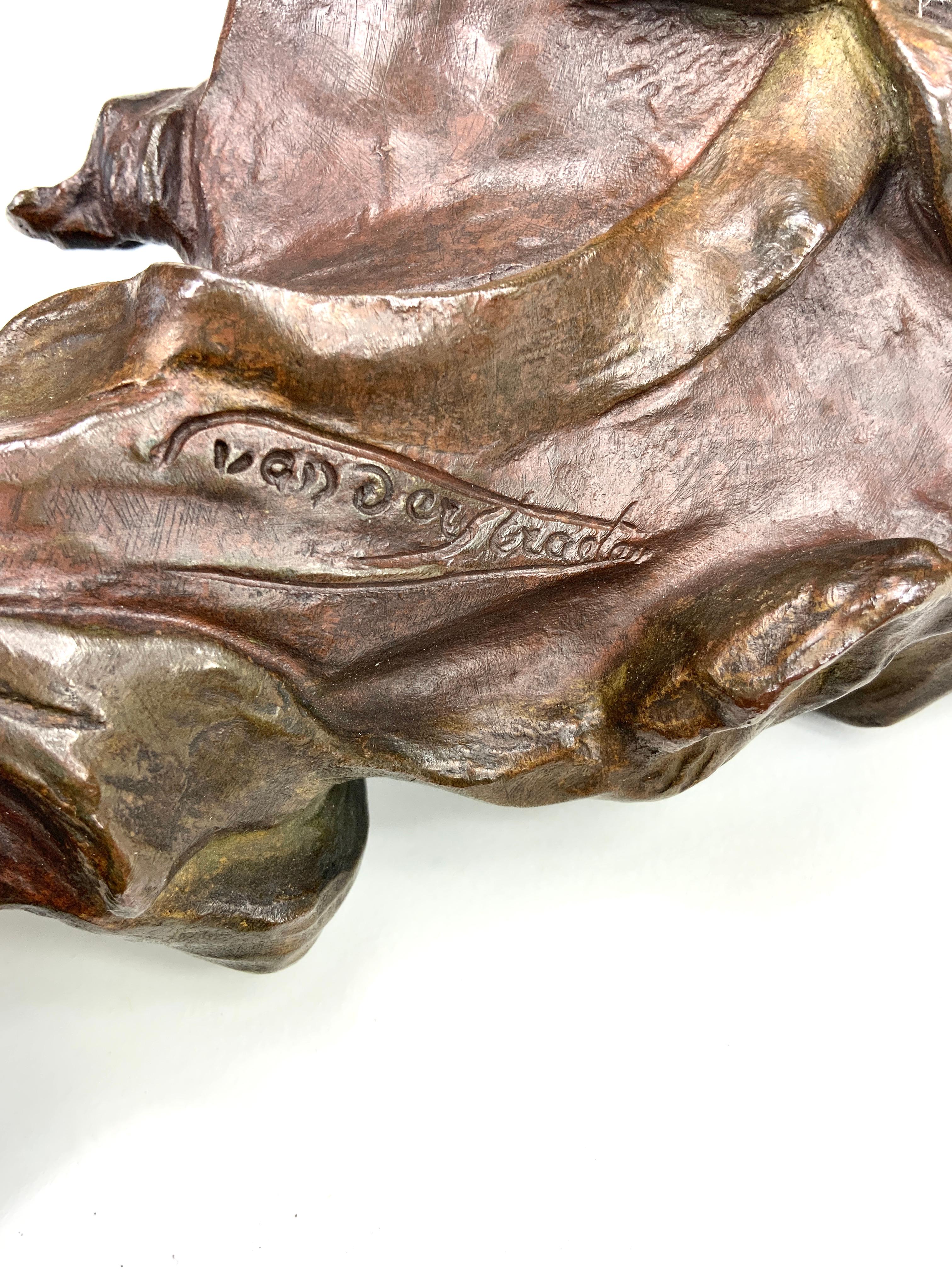 XIXe siècle Buste ancien en bronze Art Nouveau de George van der Straeten représentant une femme avec des cerises en vente