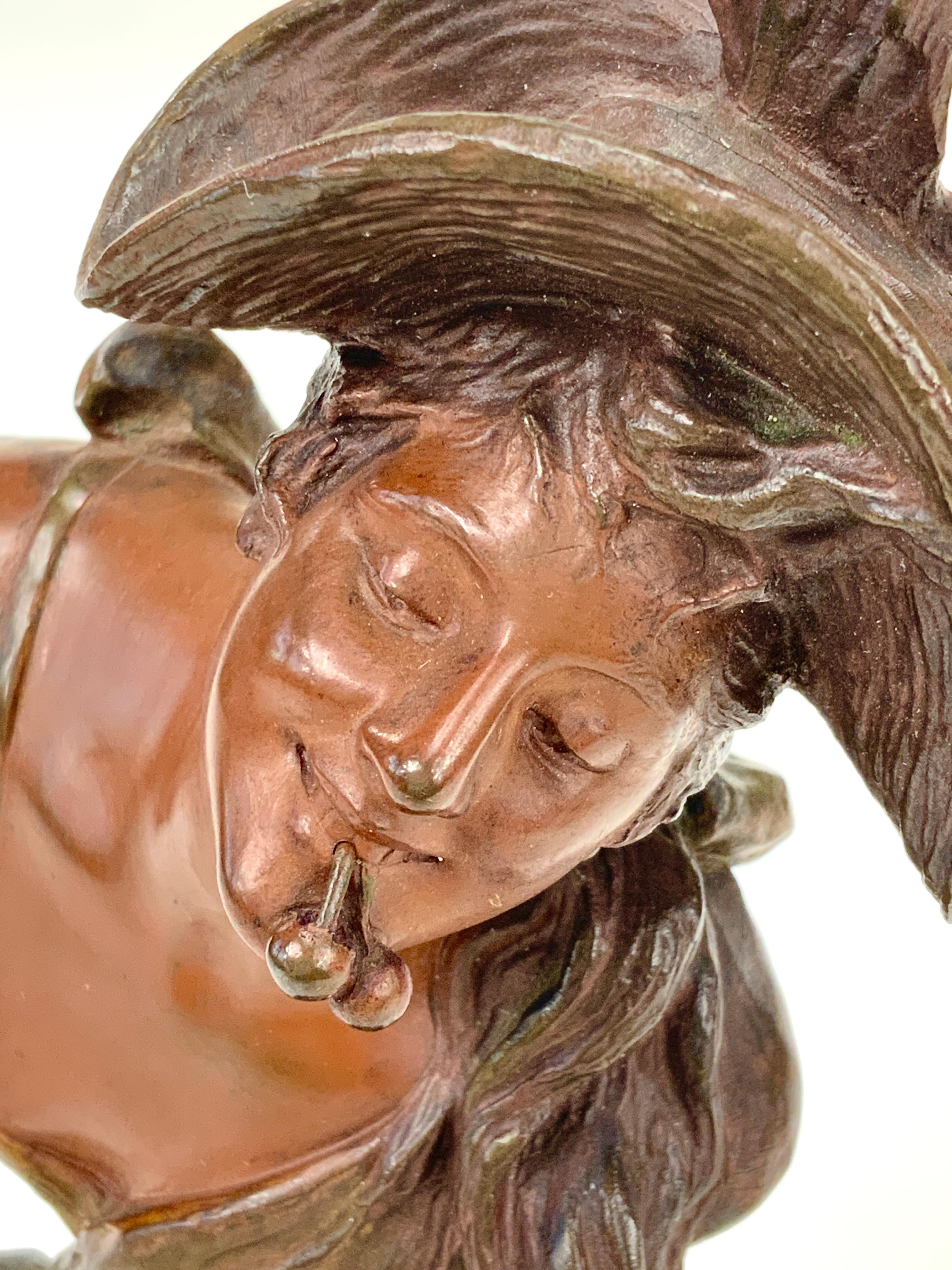 Buste ancien en bronze Art Nouveau de George van der Straeten représentant une femme avec des cerises en vente 1