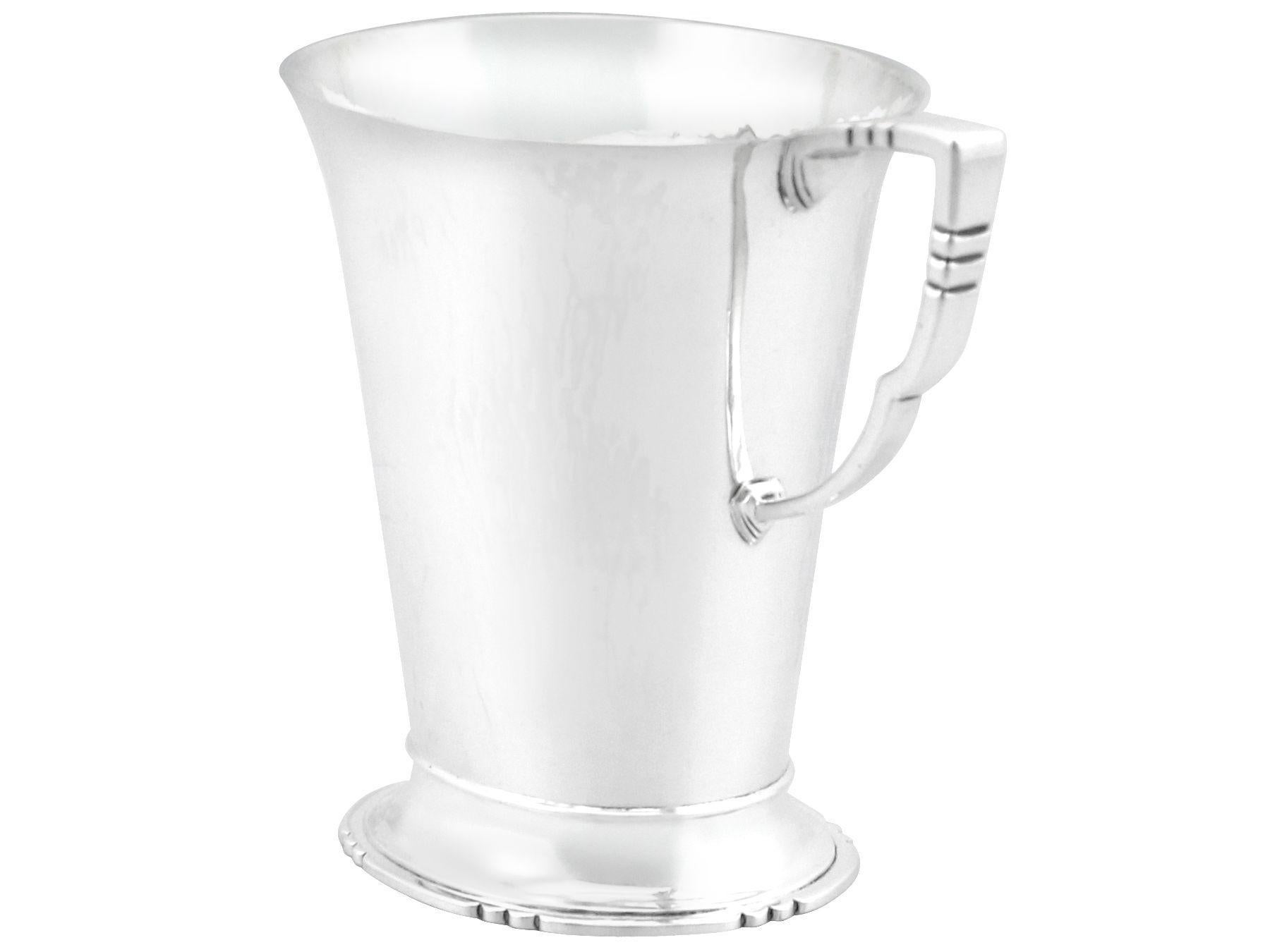 Argent sterling Mug de baptême R E Stone Antique Sterling Silver en vente