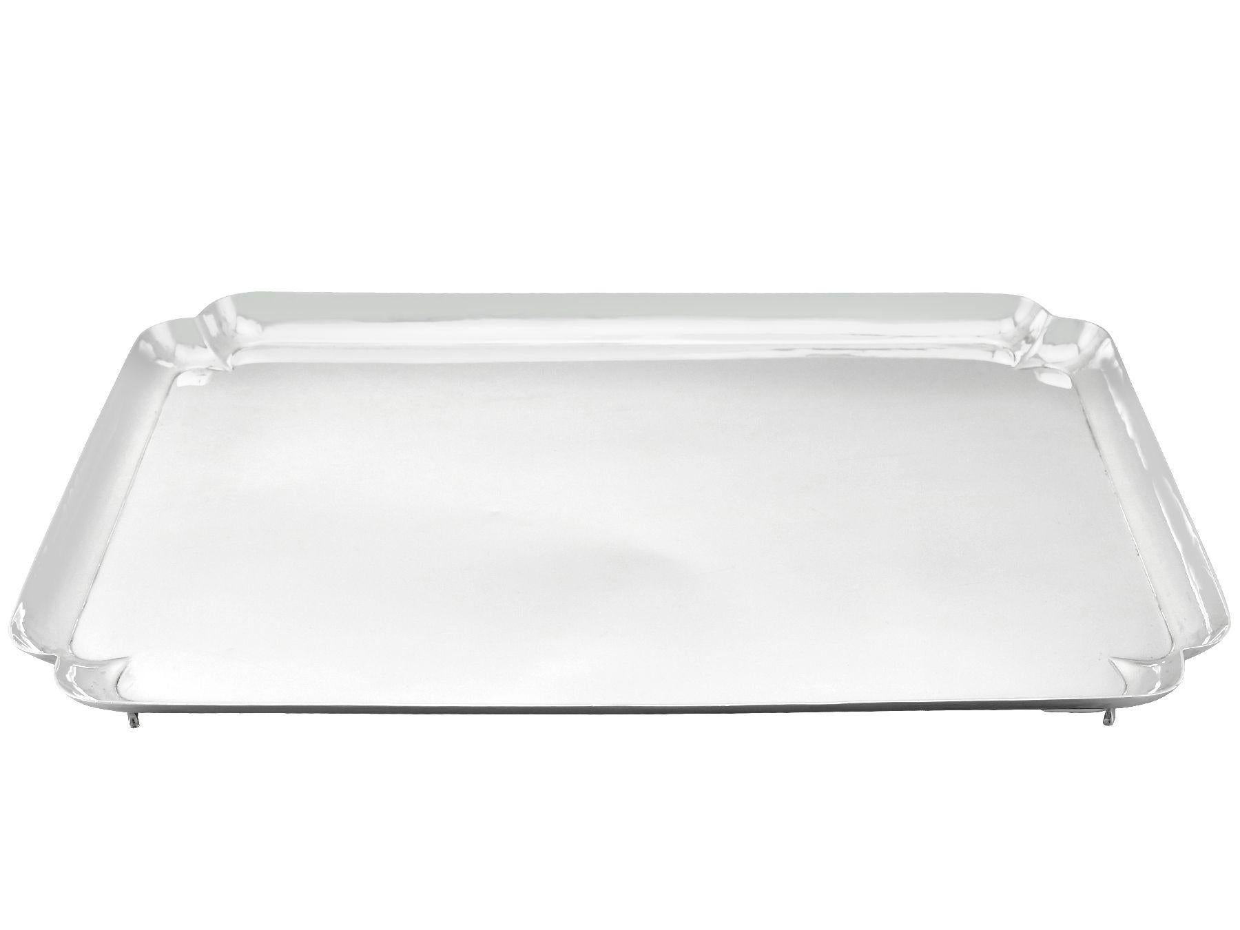 An exceptional, fine and impressive antique George VI English sterling silver salver in the Queen Anne style; an addition to our dining silverware collection.

This exceptional antique George VI sterling silver salver has a plain rectangular