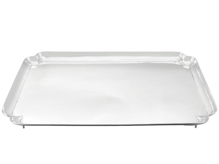 An exceptional, fine and impressive antique George VI English sterling silver salver in the Queen Anne style; an addition to our dining silverware collection.

This exceptional antique George VI sterling silver salver has a plain rectangular