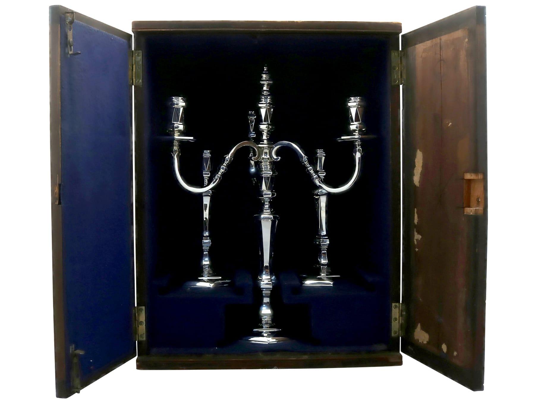 Antiguo candelabro y candeleros de plata de ley Jorge VI (1938) en venta 10