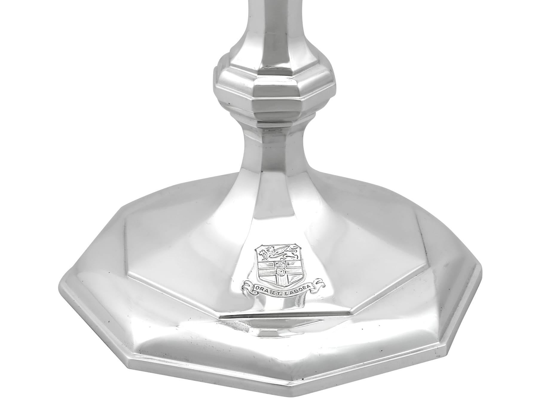 Antiguo candelabro y candeleros de plata de ley Jorge VI (1938) en venta 3