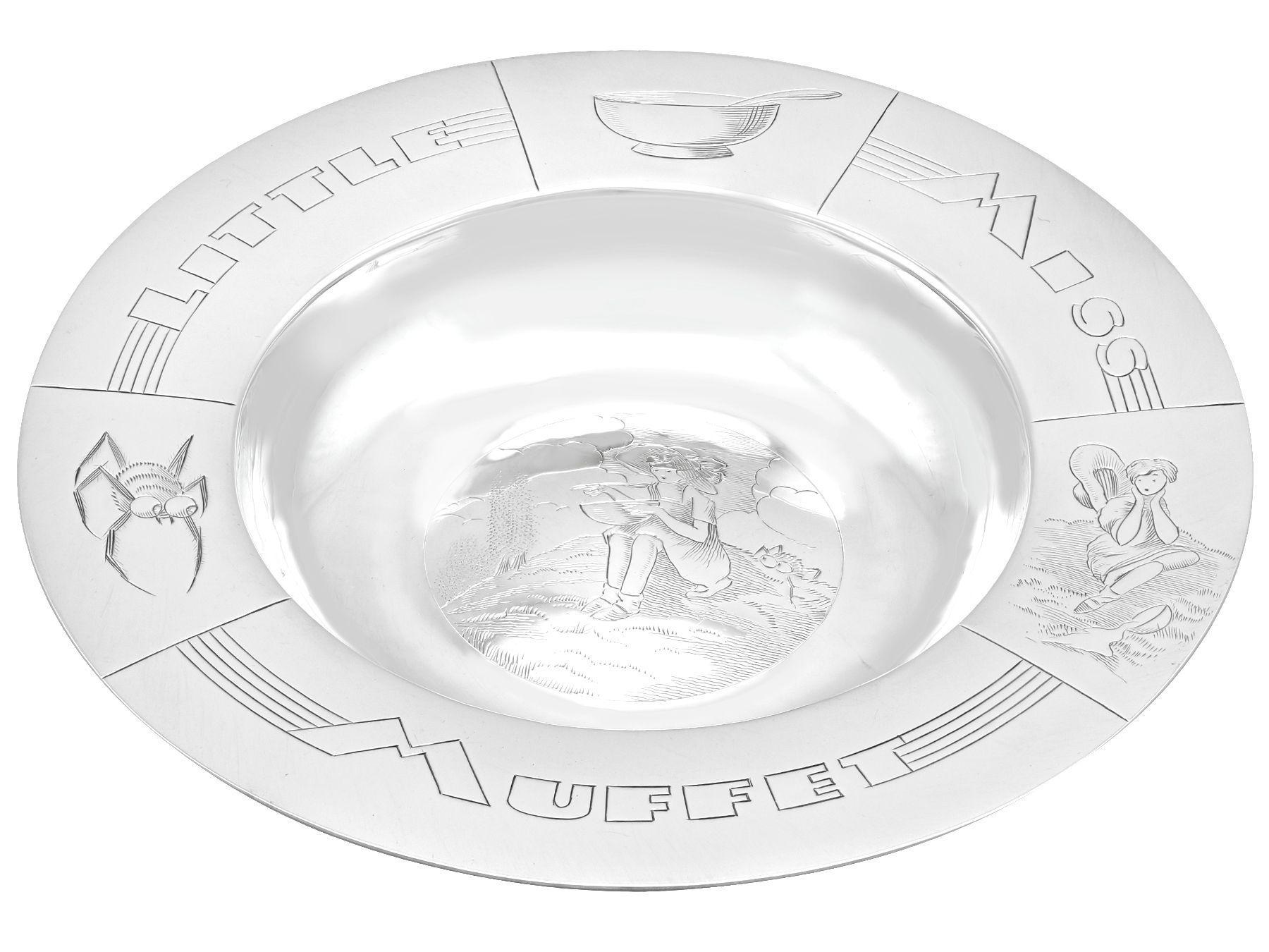 Antique Sterling Silver Christening Bowl and Spoon In Excellent Condition For Sale In Jesmond, Newcastle Upon Tyne