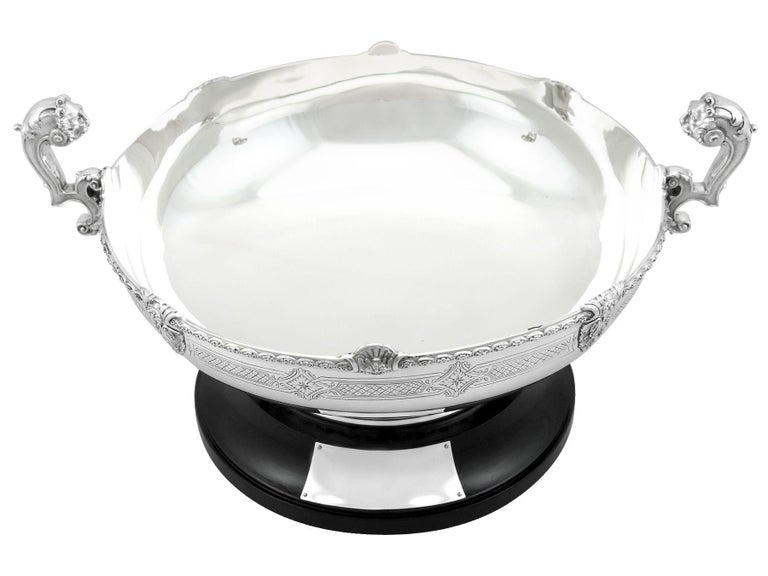 An exceptional, fine and impressive, antique George VI English sterling silver presentation bowl made by Reid & Sons Ltd; an addition to our silver presentation collection

This exceptional antique George VI sterling silver bowl has a circular