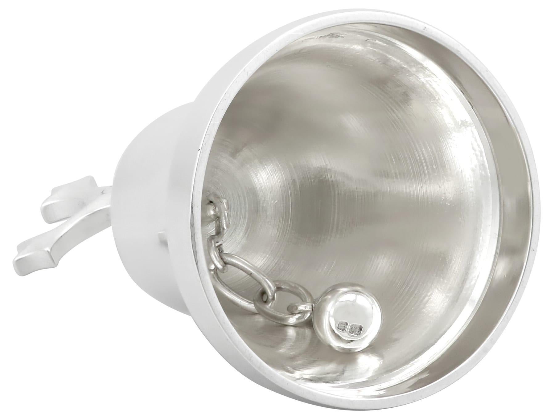 Milieu du XXe siècle Bell de table ancienne en argent sterling George VI (1937) en vente