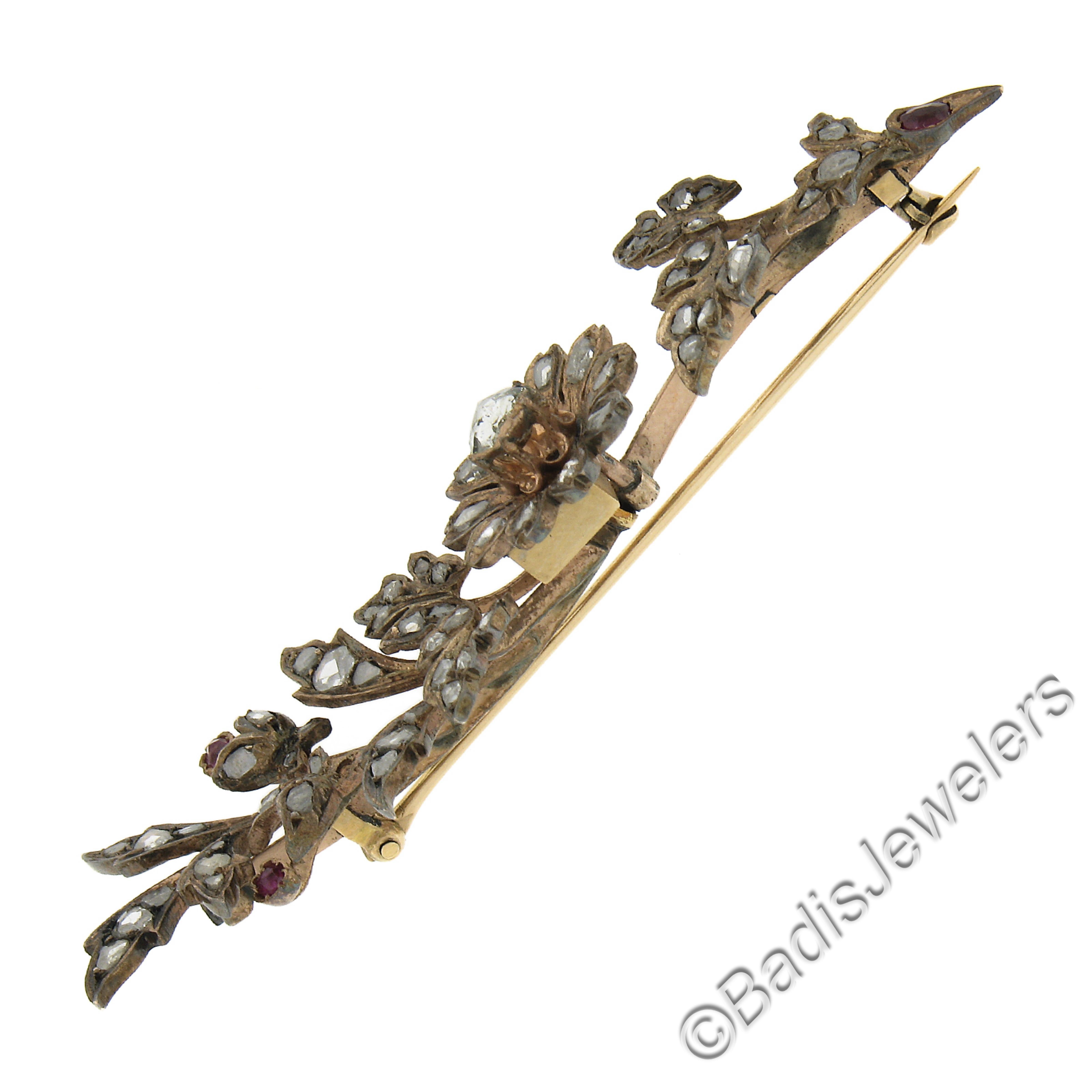 --Pierre(s) :...
Nombreux diamants naturels véritables - taille rose - sertis - 2-3ctw (approx.)
(3) Rubis naturels véritables - taille ronde - serti - couleur rouge rosé

MATERIAL : Or jaune 12k avec couvercle en argent
Poids : 11,29