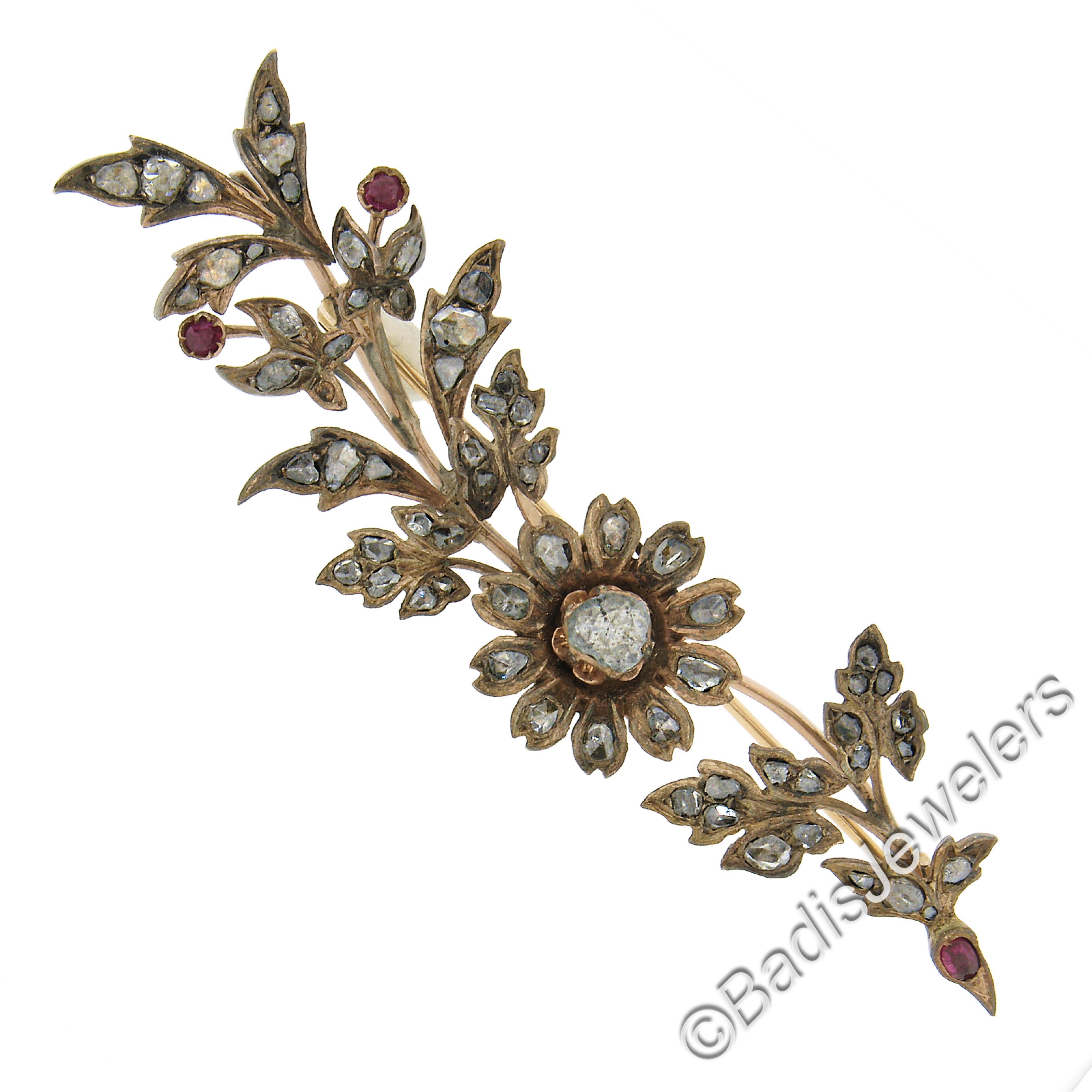 Georgien Broche géorgienne ancienne en or et argent 12k avec diamants et rubis, branche florale et vigne en vente