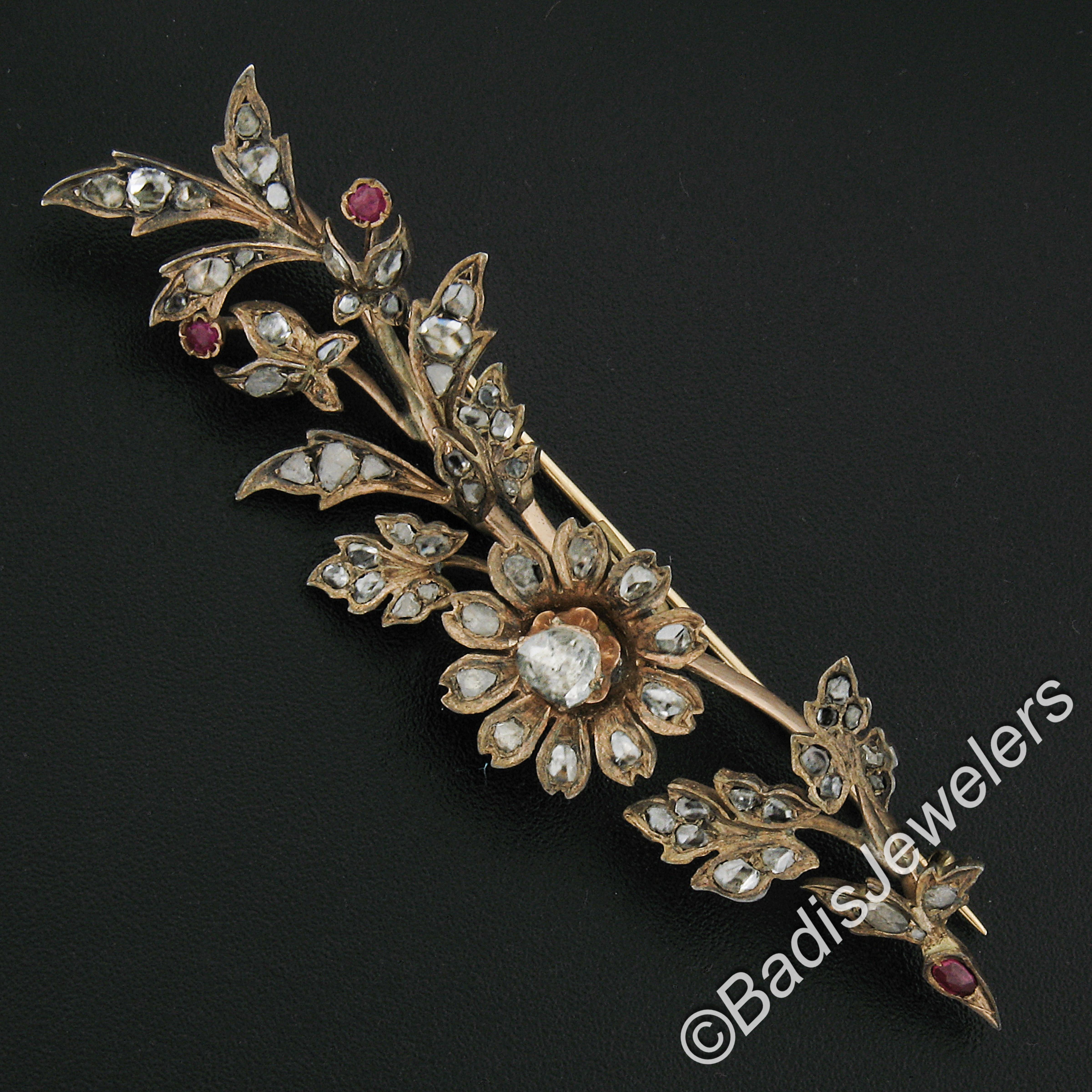 Taille rose Broche géorgienne ancienne en or et argent 12k avec diamants et rubis, branche florale et vigne en vente