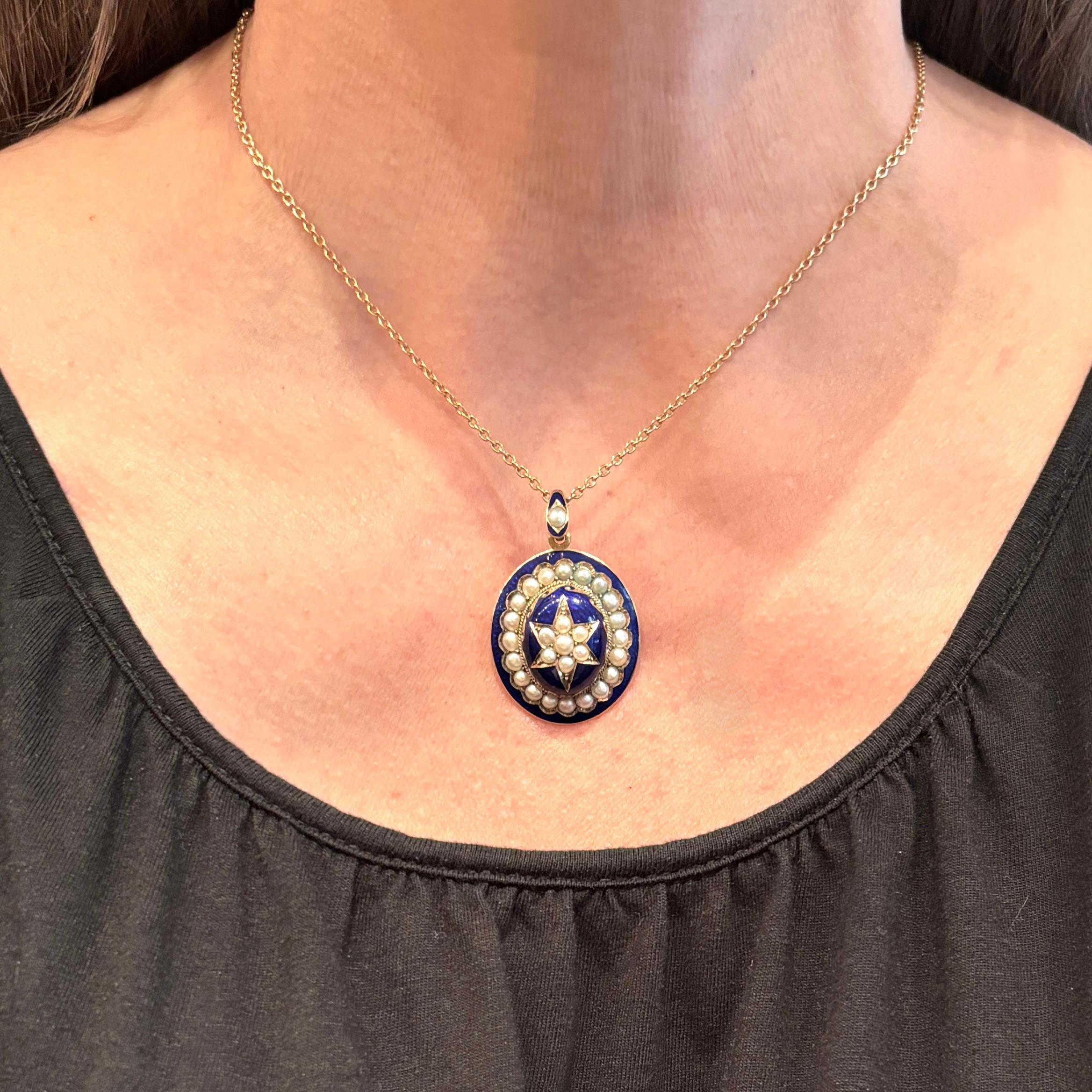 Pendentif de style géorgien ancien en or 15 carats, émail bleu cobalt et perles en vente 2