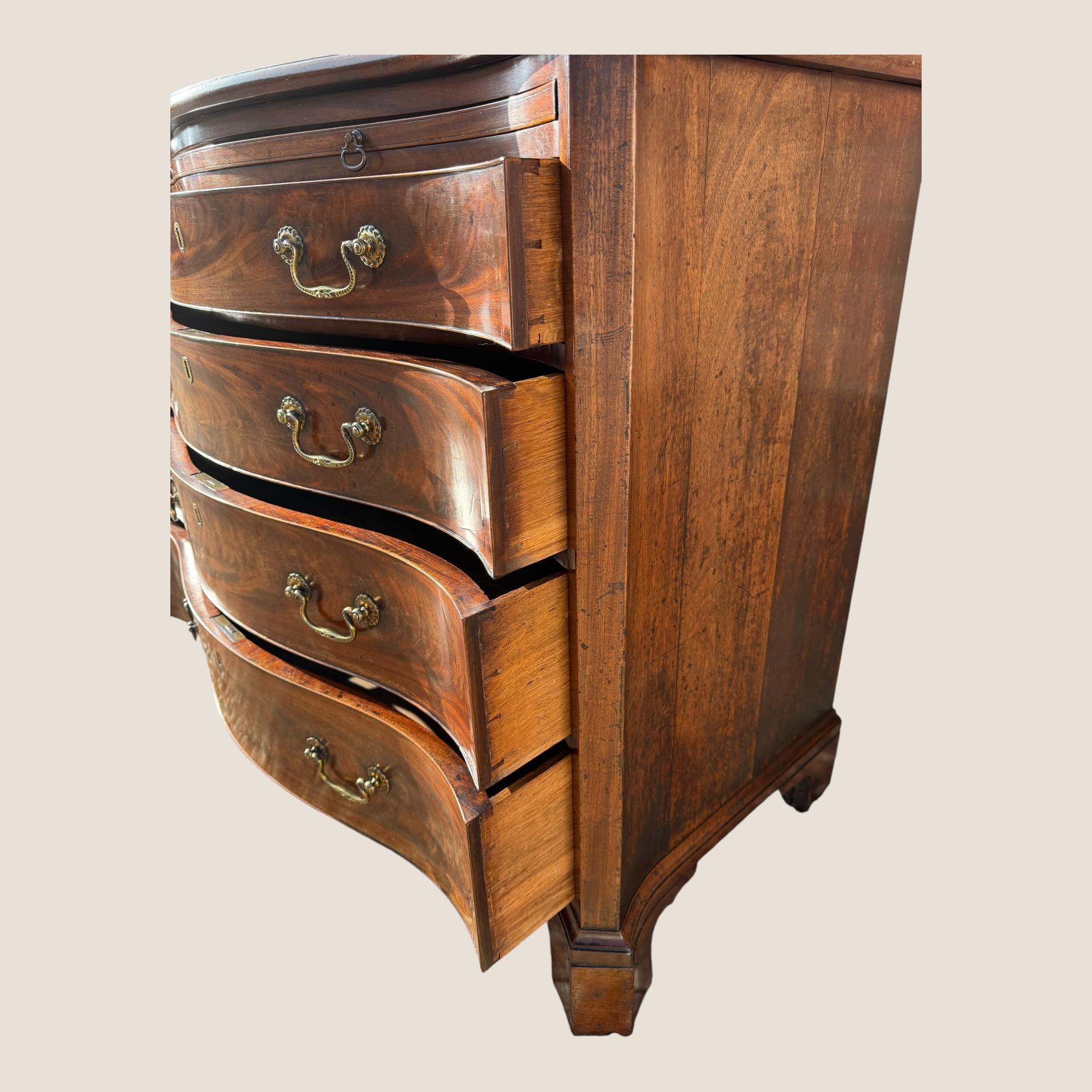 Antique Georgian 1760 Mahogany Serpentine Chest of Drawers Writing Brush & Slide For Sale 5