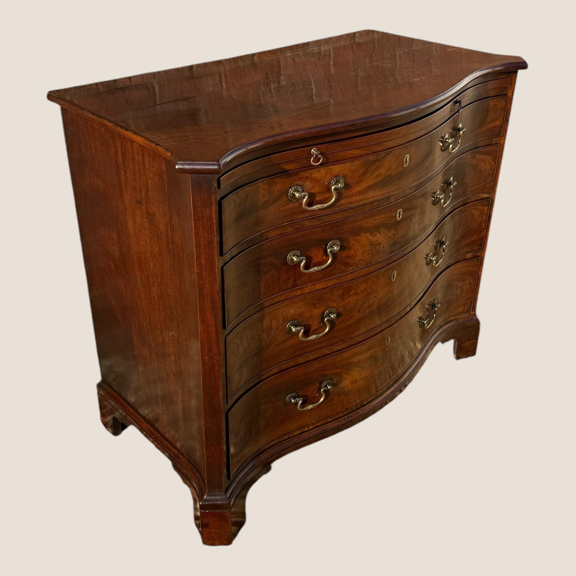 Antique Georgian 1760 Mahogany Serpentine Chest of Drawers Writing Brush & Slide In Good Condition For Sale In King's Lynn, GB