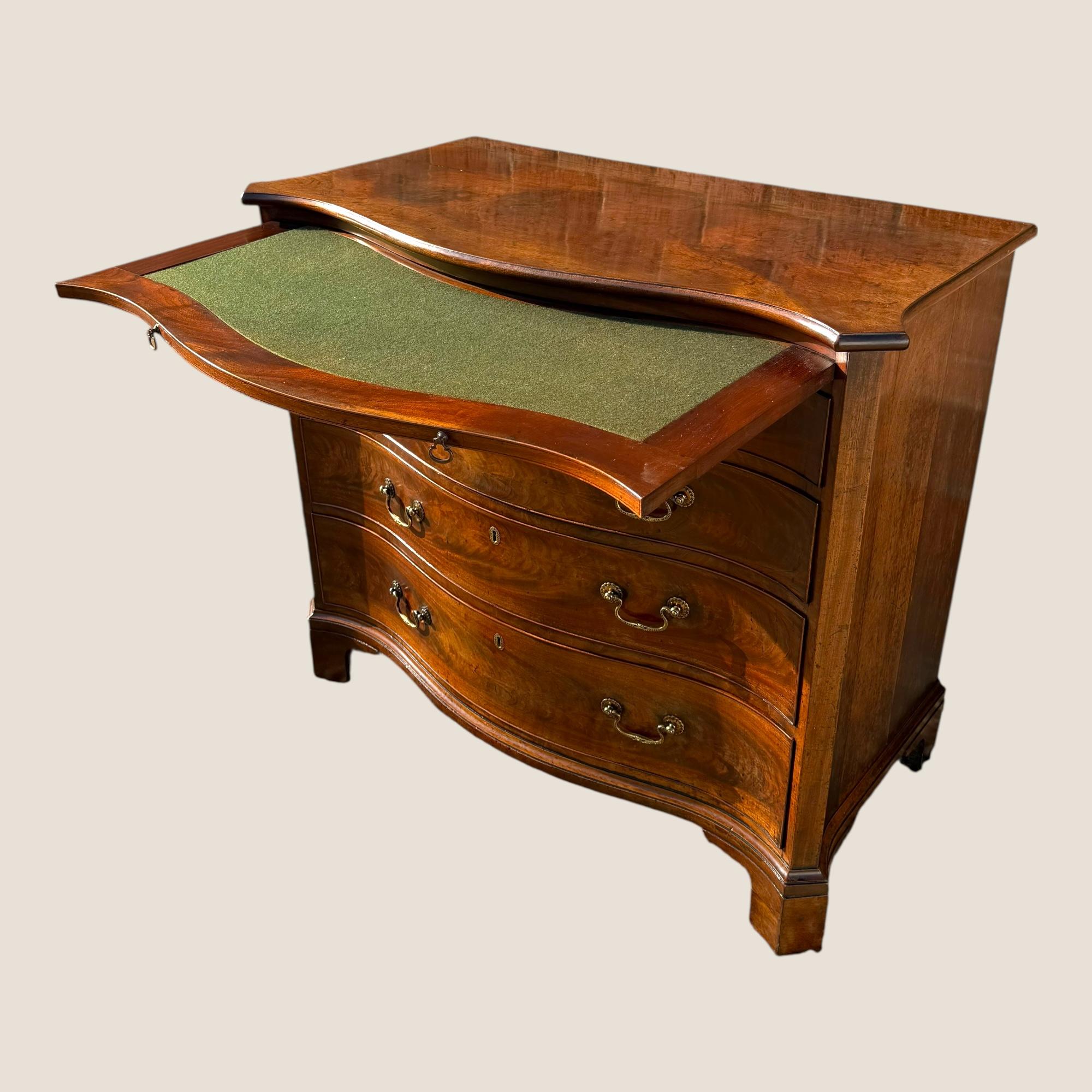 Antique Georgian 1760 Mahogany Serpentine Chest of Drawers Writing Brush & Slide For Sale 2