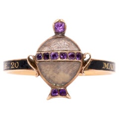 Ancienne bague Urne géorgienne 1771 en or jaune 22K émail noir améthyste Hairwork