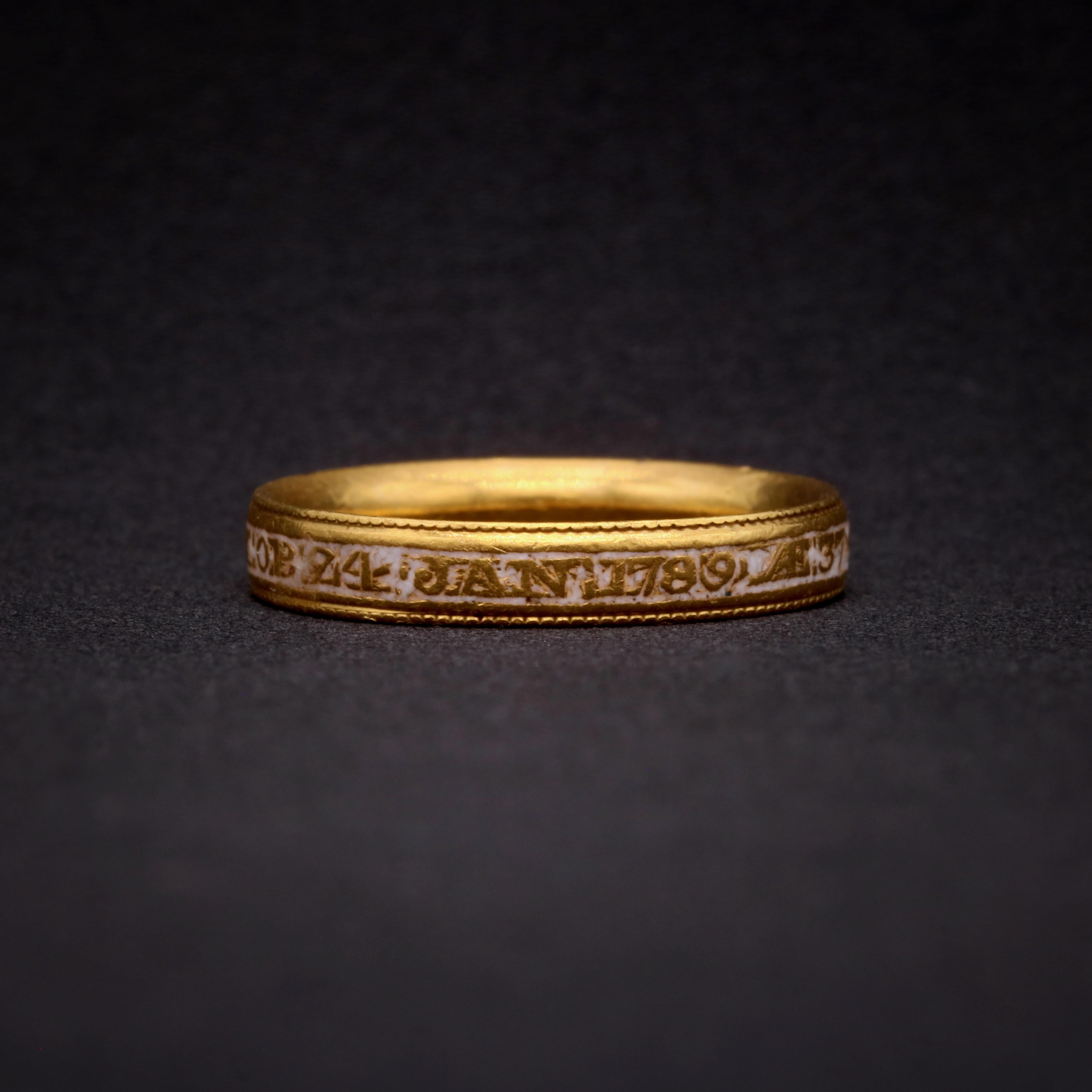 Antique Georgian 1789 22K Yellow Gold White Enamel Mourning Ring In Good Condition For Sale In Staines-Upon-Thames, GB