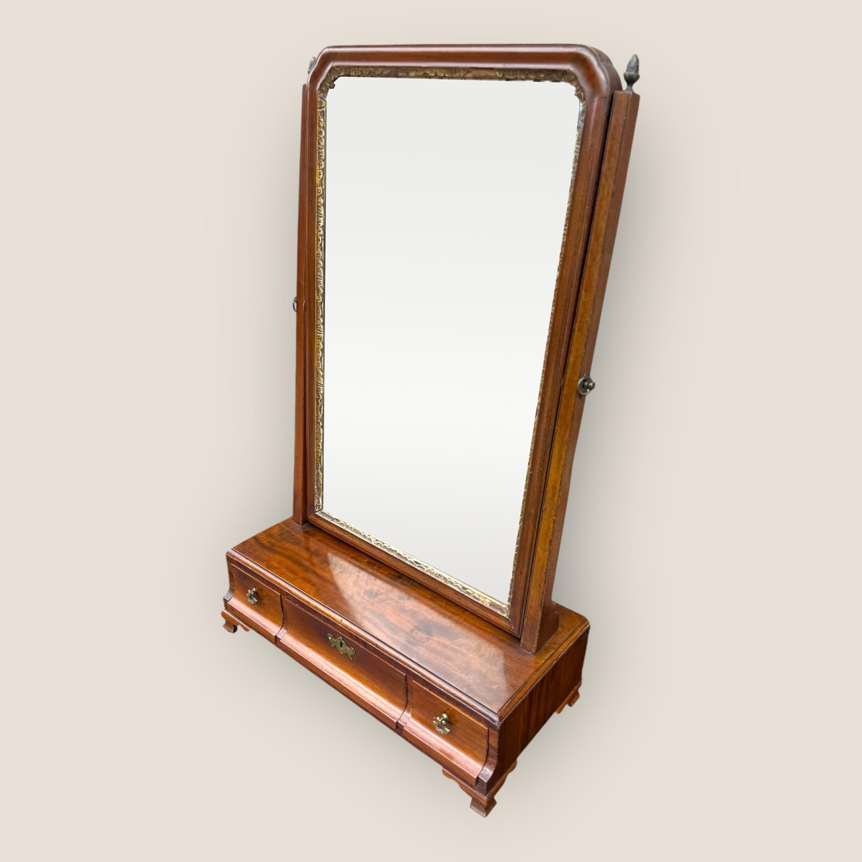 Antique Georgian 1790 Mahogany & Gilt Dressing Table Mirror with Brass Handles In Good Condition For Sale In King's Lynn, GB