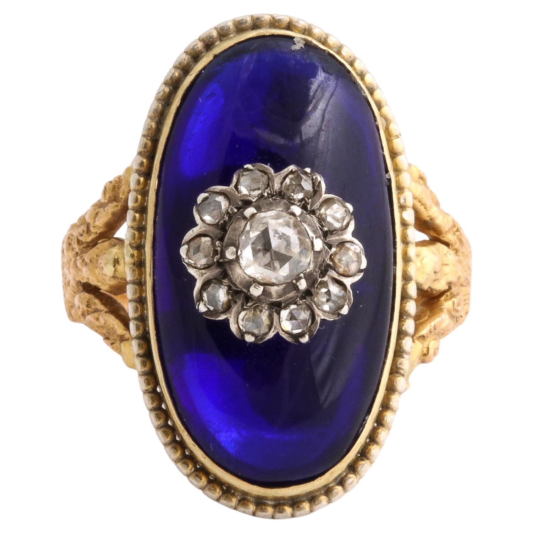 Exceptionnelle bague Baque au Firmament en verre vitreux bleu Bristol, presque néon, en or 18 carats et argent sterling. NOTE : toutes les marques sur l'anneau sont des reflets de la lumière. La bague est en excellent état. Les collectionneurs et