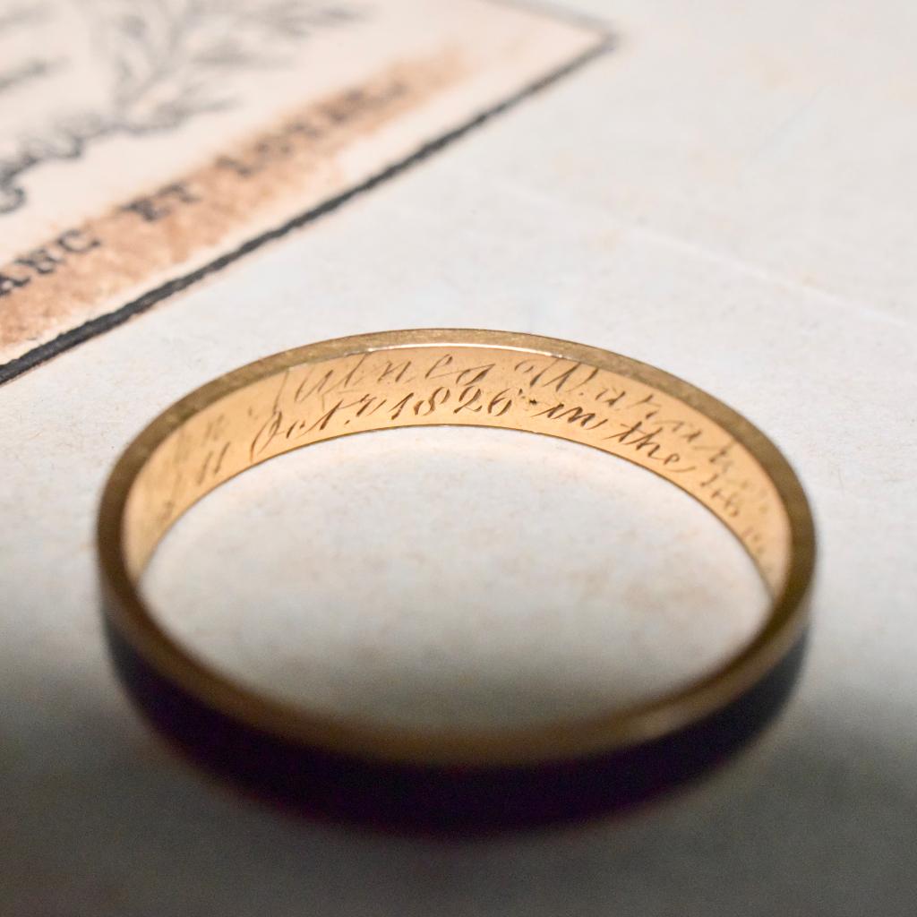 Women's or Men's Antique Georgian 18ct Gold Enamel Mourning Ring - London 1826 For Sale