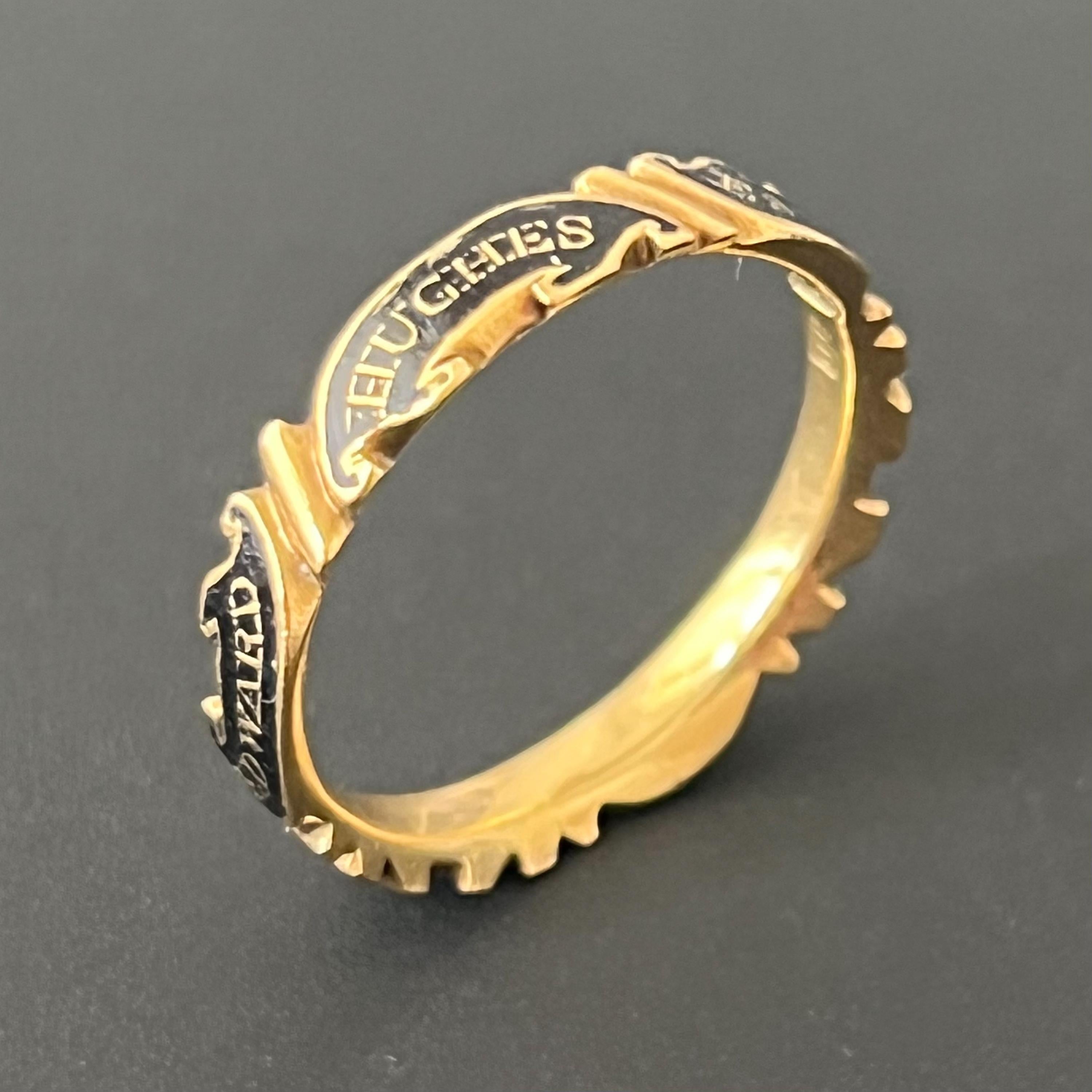 Anillo conmemorativo georgiano antiguo de oro de 18 quilates y esmalte negro Georgiano en venta