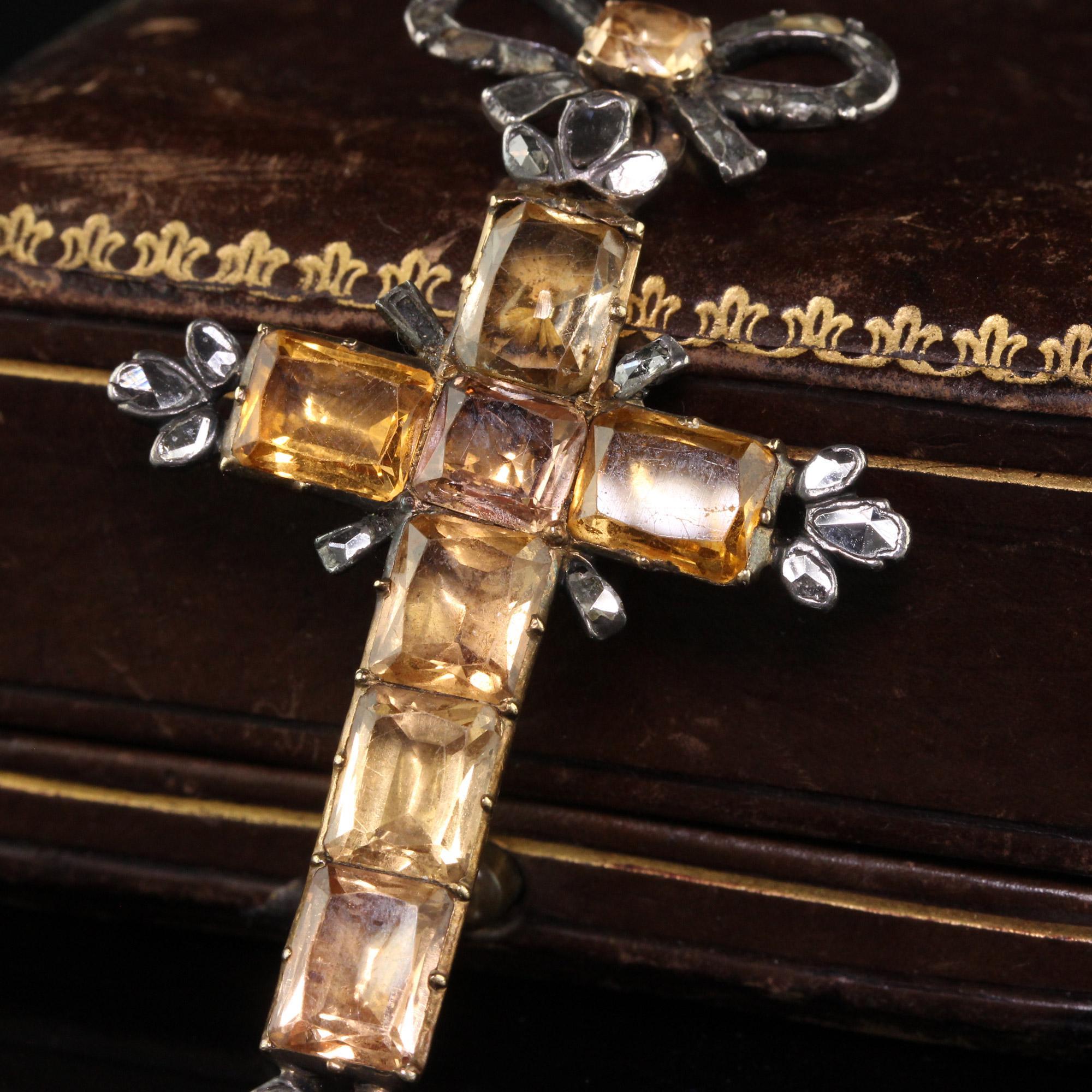 Colgante georgiano antiguo de oro y plata de 18 quilates con citrino y diamante talla rosa en forma de cruz en Bueno estado para la venta en Great Neck, NY