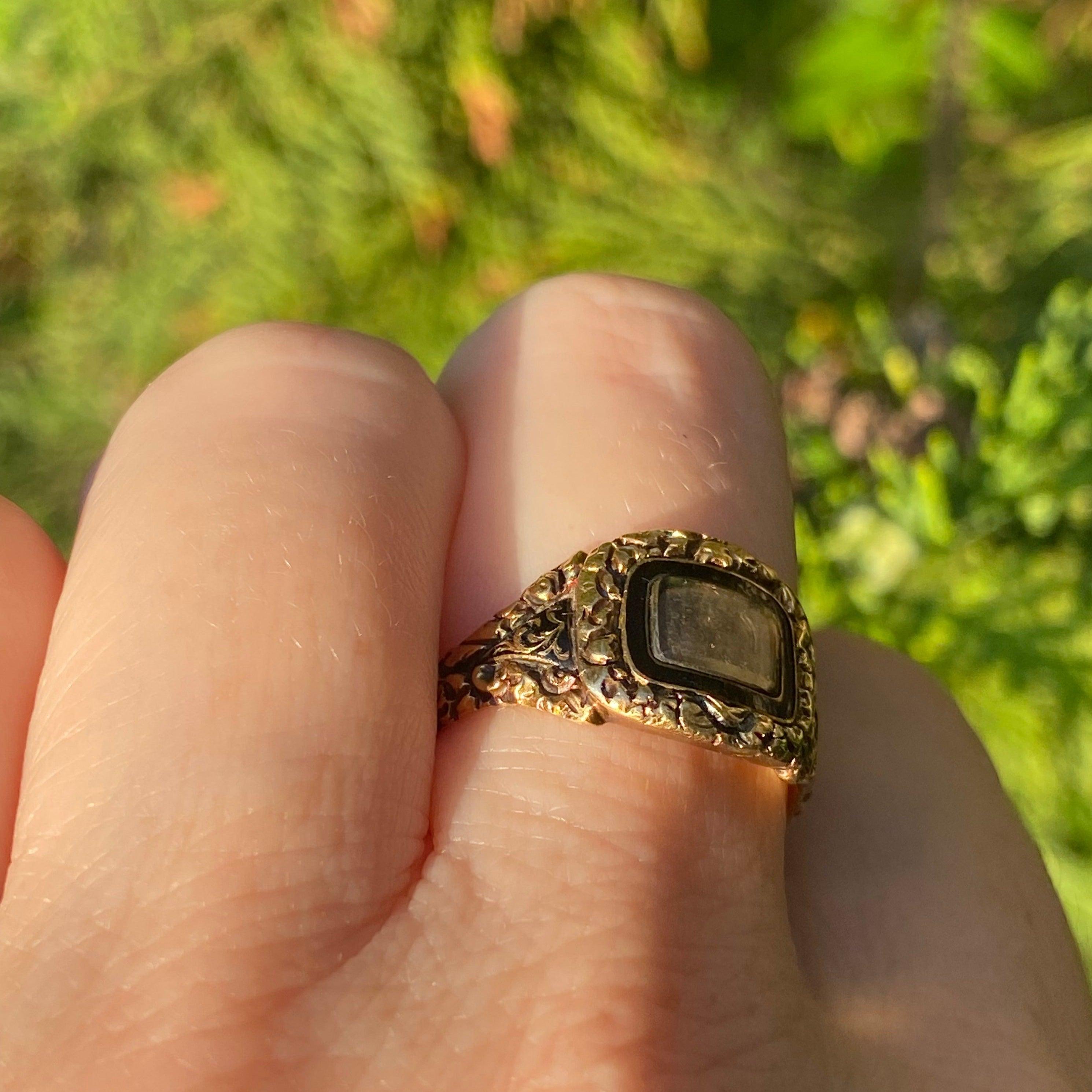 Antique Georgian 18K Gold Mourning Ring English 1822 In Good Condition For Sale In Henderson, NV