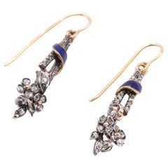 Boucles d'oreilles pendantes géorgiennes anciennes en or et argent 18 carats, diamants et émail bleu
