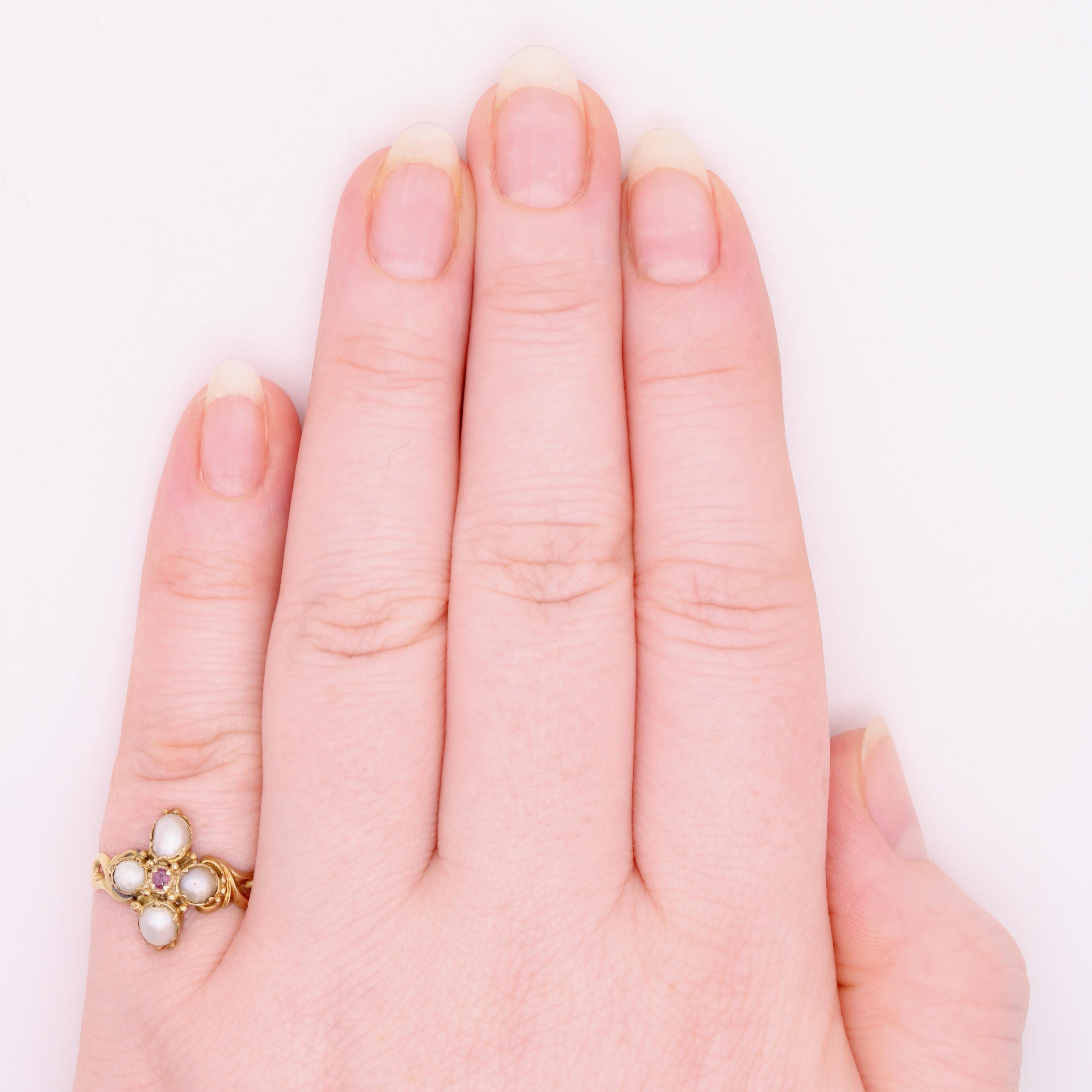 Anillo relicario barroco georgiano antiguo de oro amarillo de 18 quilates con perlas y racimo de rubíes en venta 4