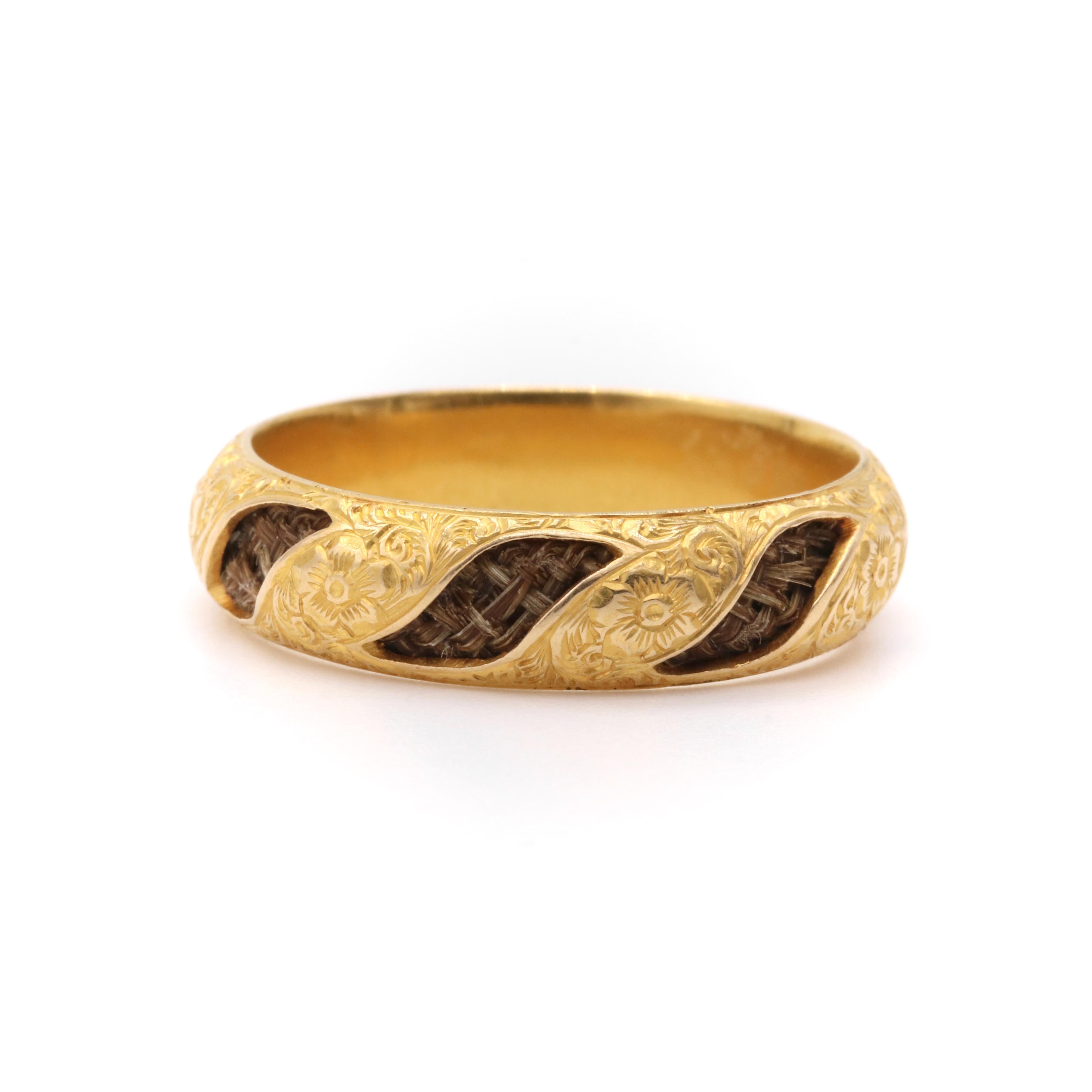 Antiguo Anillo de Luto Georgiano de Oro Amarillo de 18K con Trabajo Floral Acanalado 3