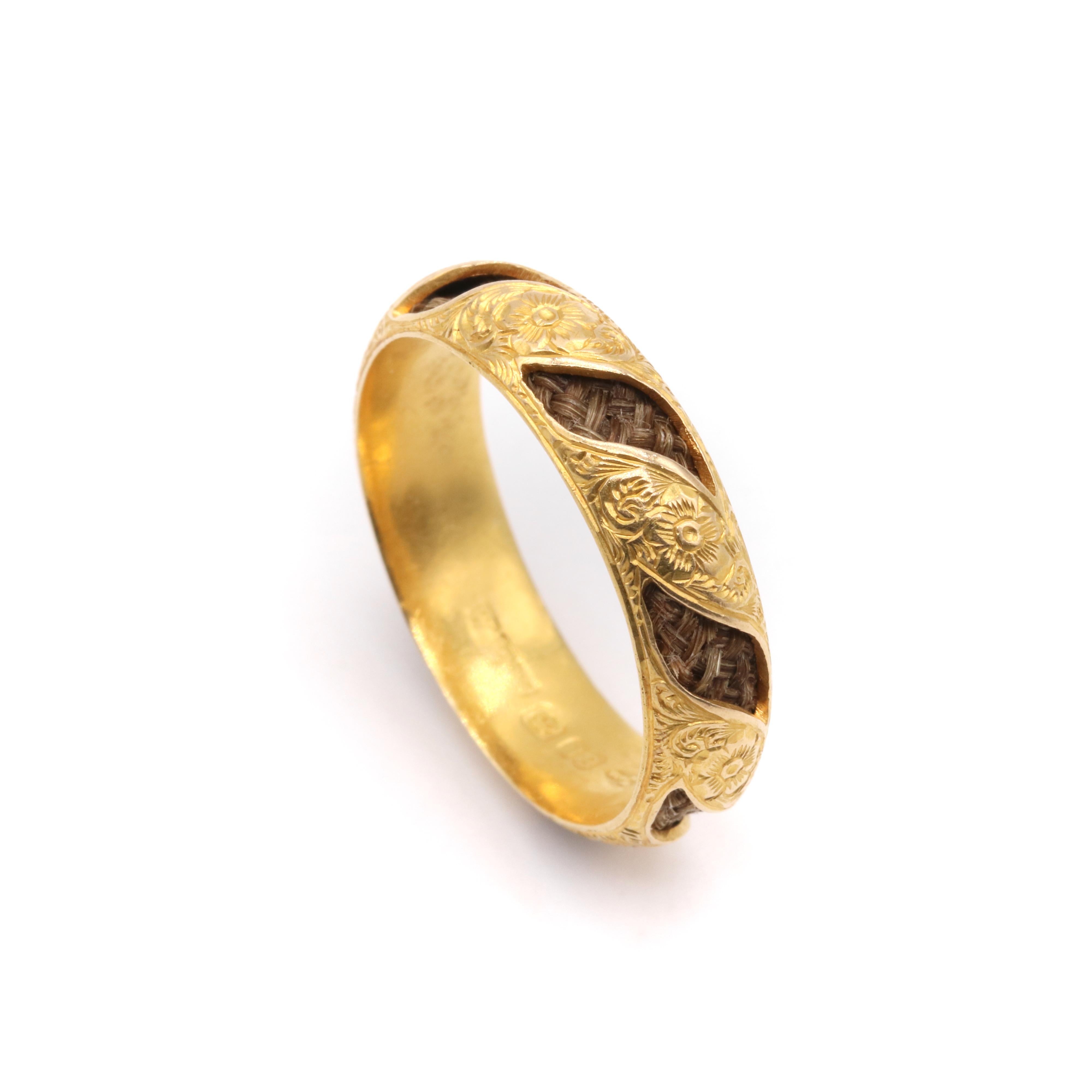 Antiguo Anillo de Luto Georgiano de Oro Amarillo de 18K con Trabajo Floral Acanalado 4